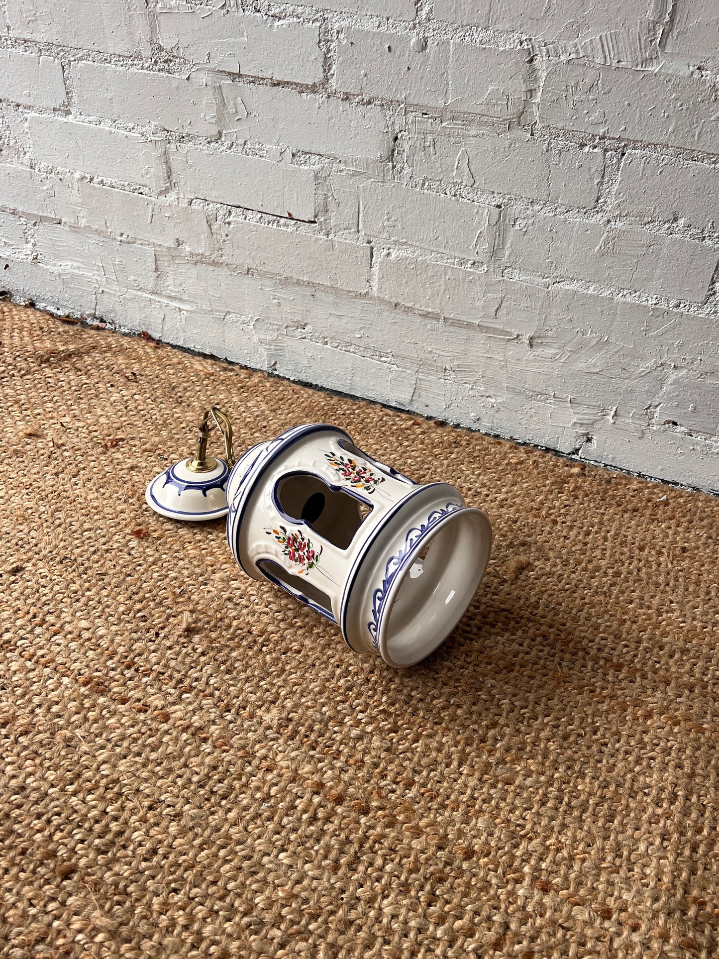 SMALL CERAMIC CEILING PENDANT