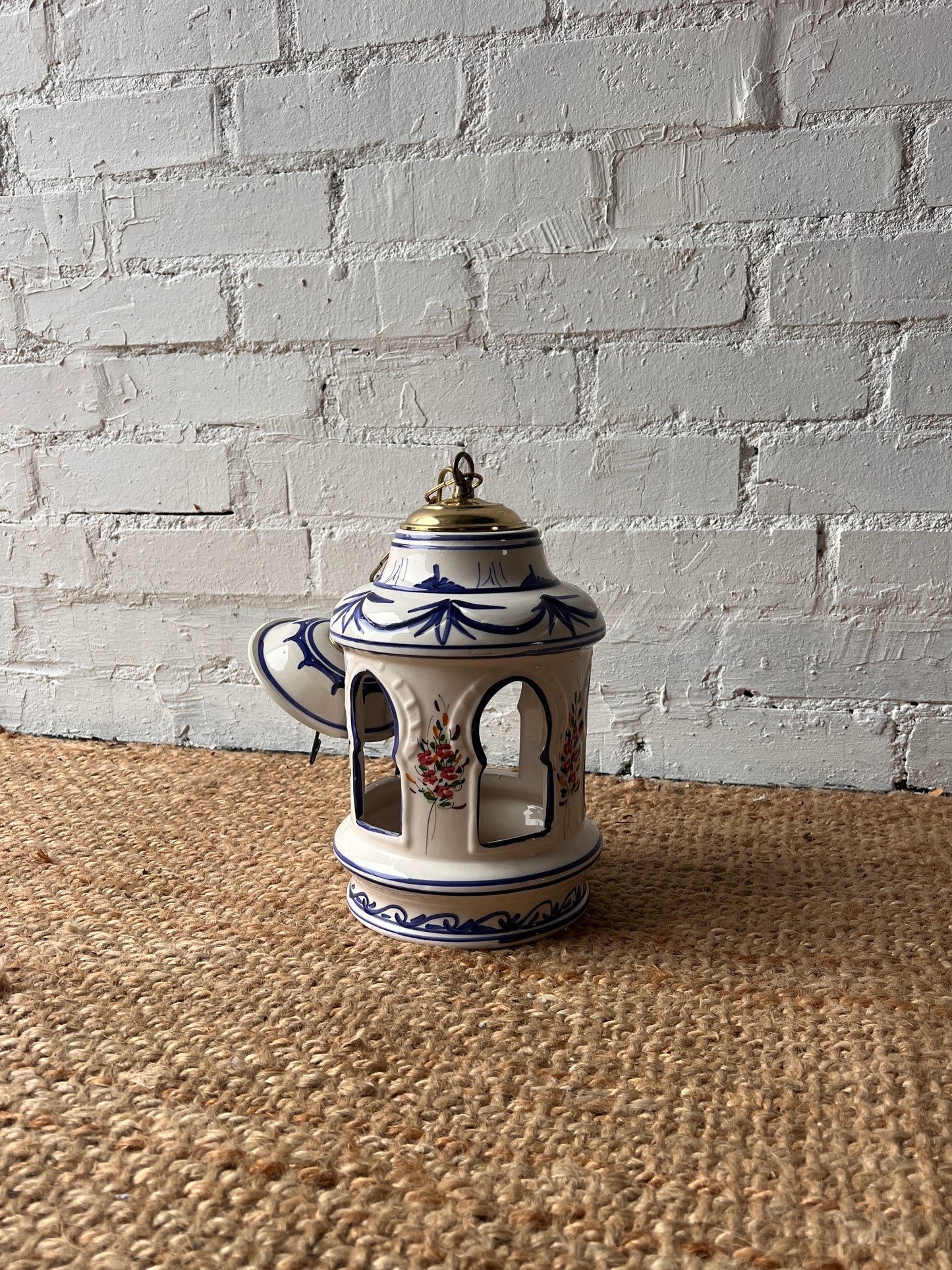 SMALL CERAMIC CEILING PENDANT