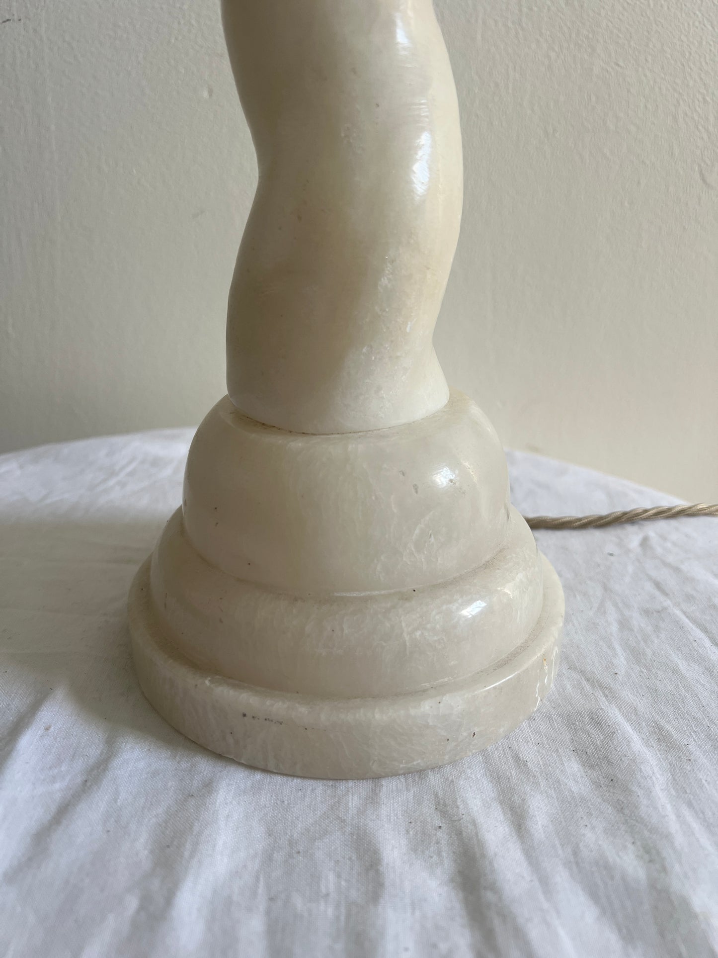 STONE TWISTED TABLE LAMP