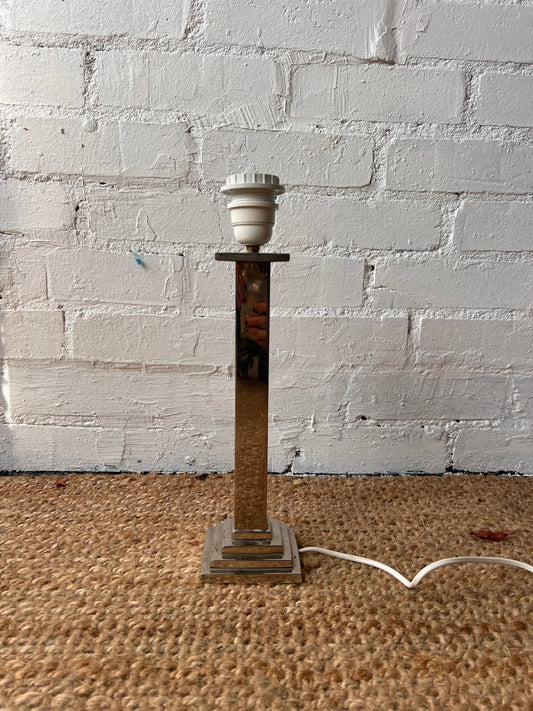 GEOMETRIC CHROME TABLE LAMP