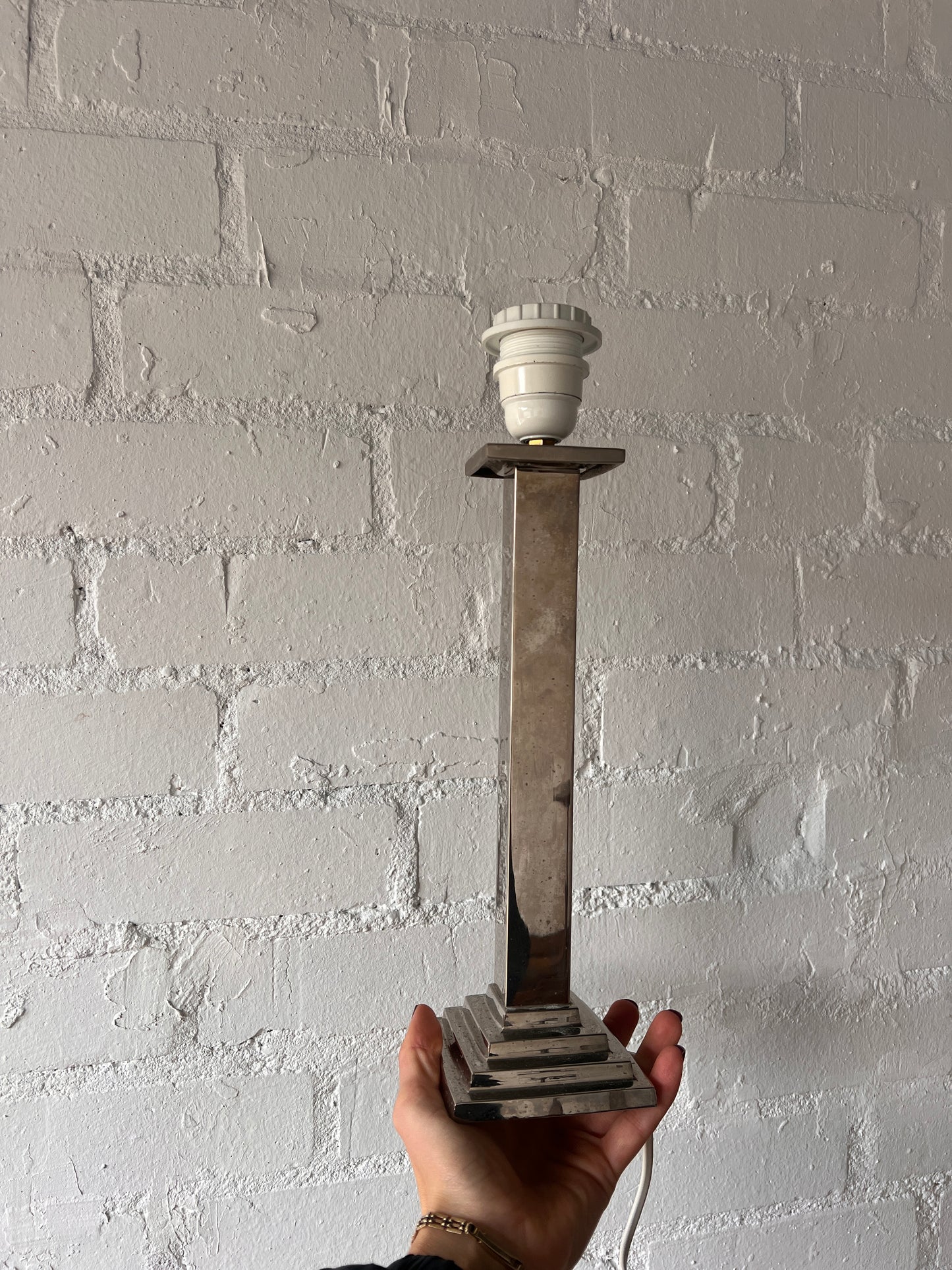 GEOMETRIC CHROME TABLE LAMP