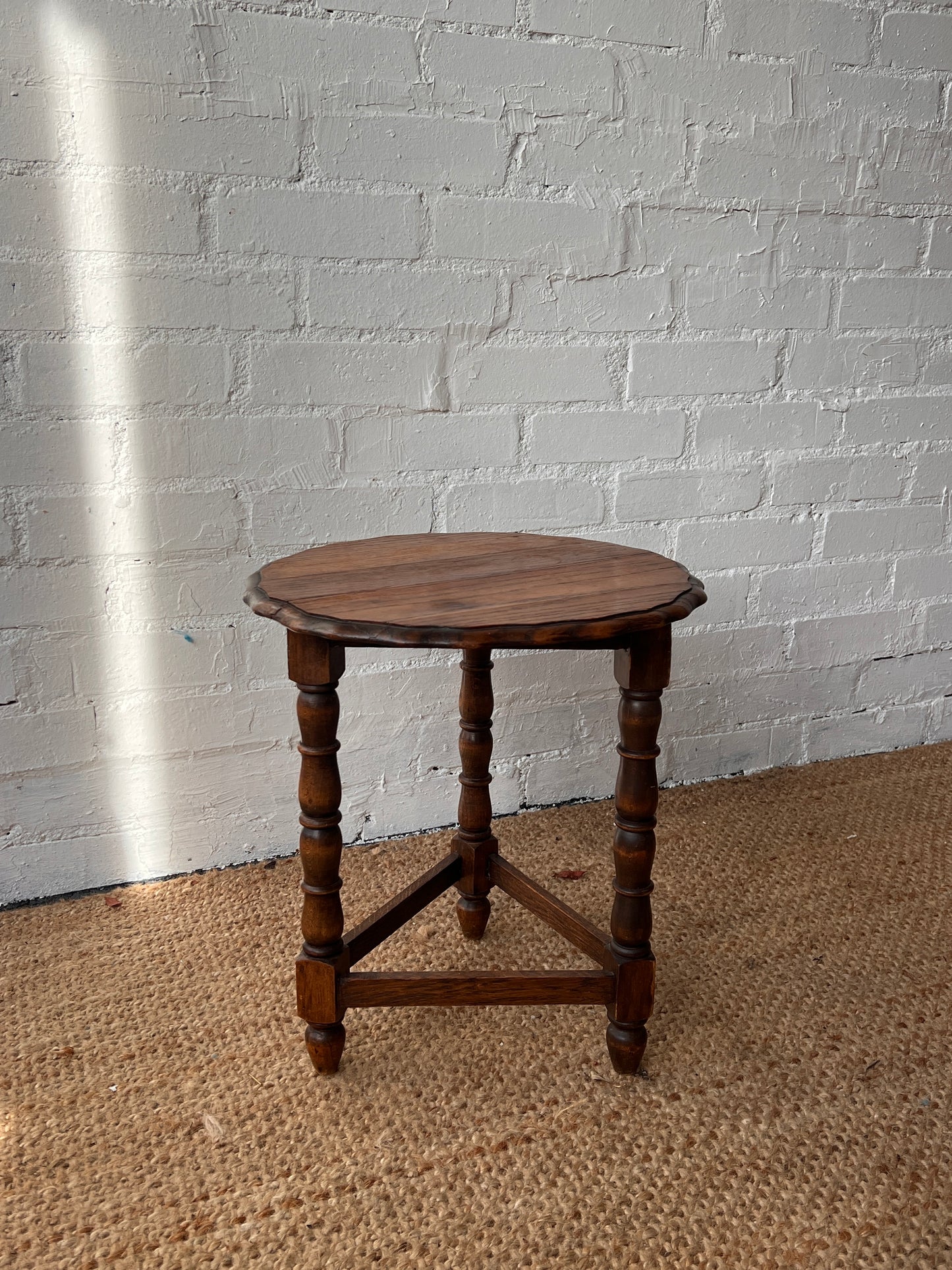 WAVY EDGE SIDE WOODEN TABLE