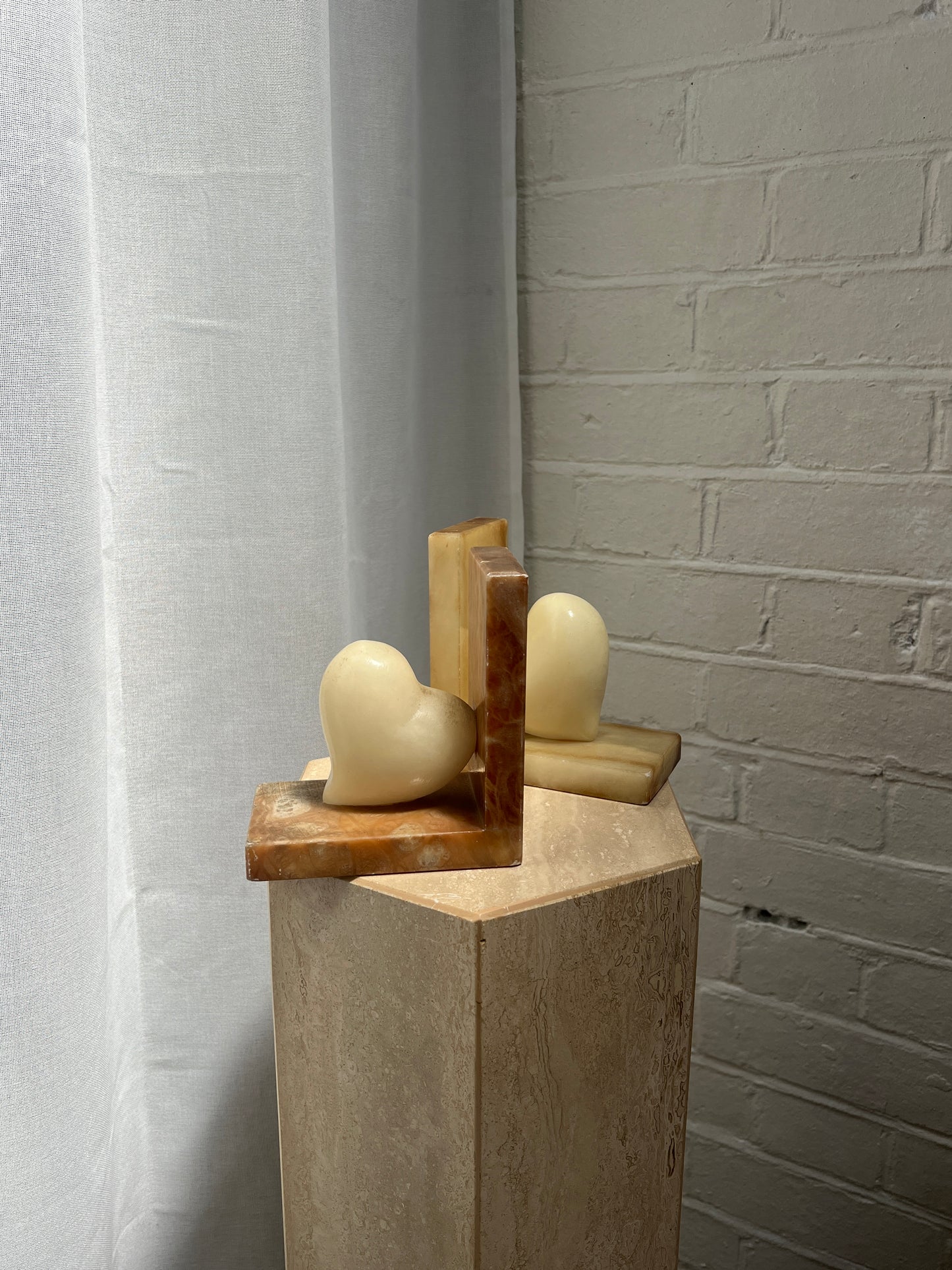 ONYX LOVE HEART BOOK ENDS