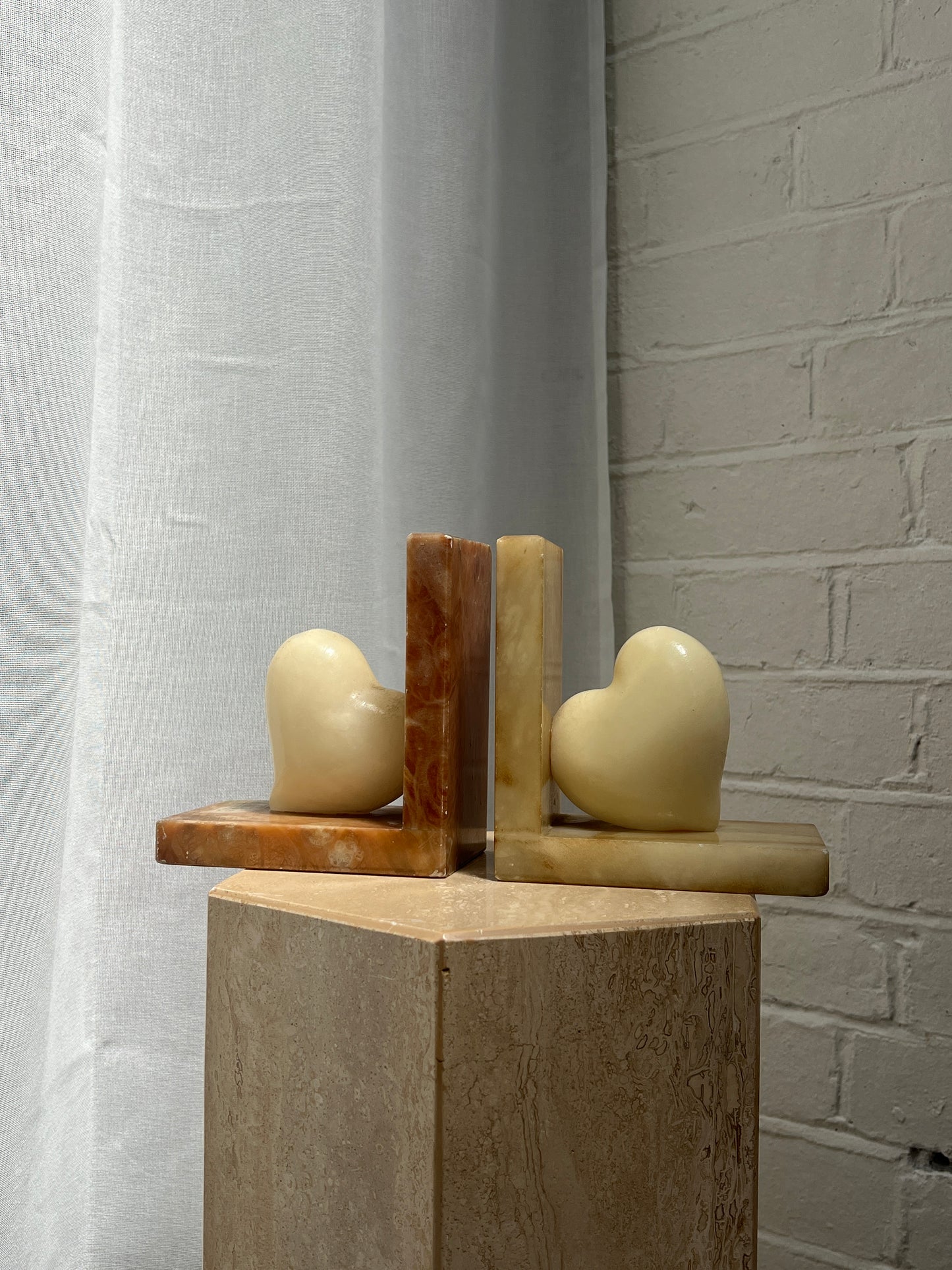 ONYX LOVE HEART BOOK ENDS
