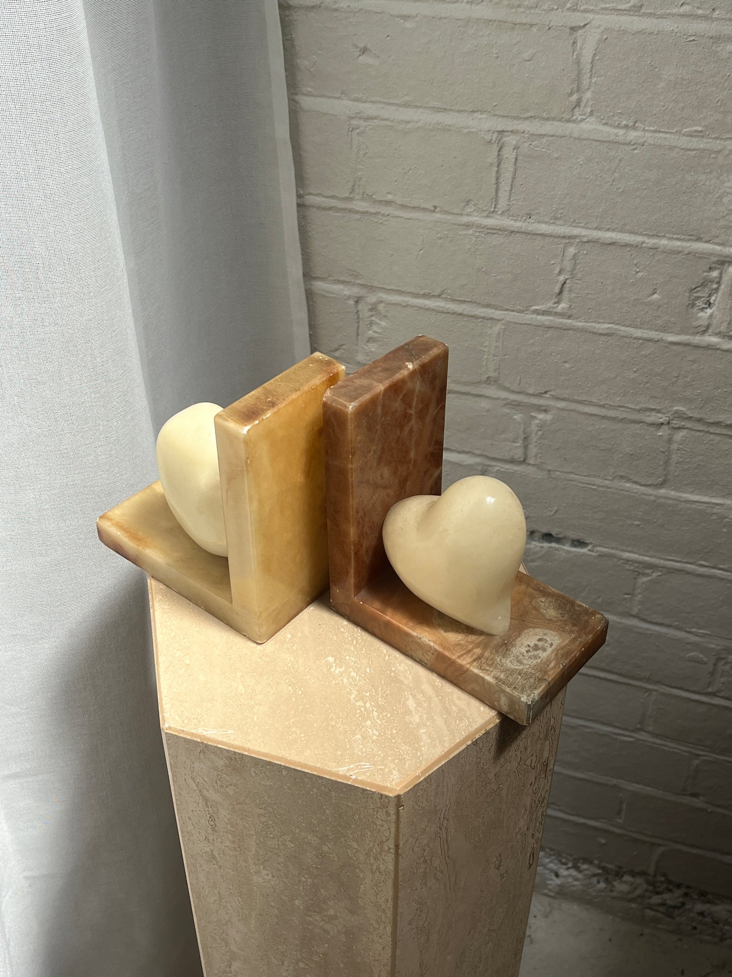 ONYX LOVE HEART BOOK ENDS