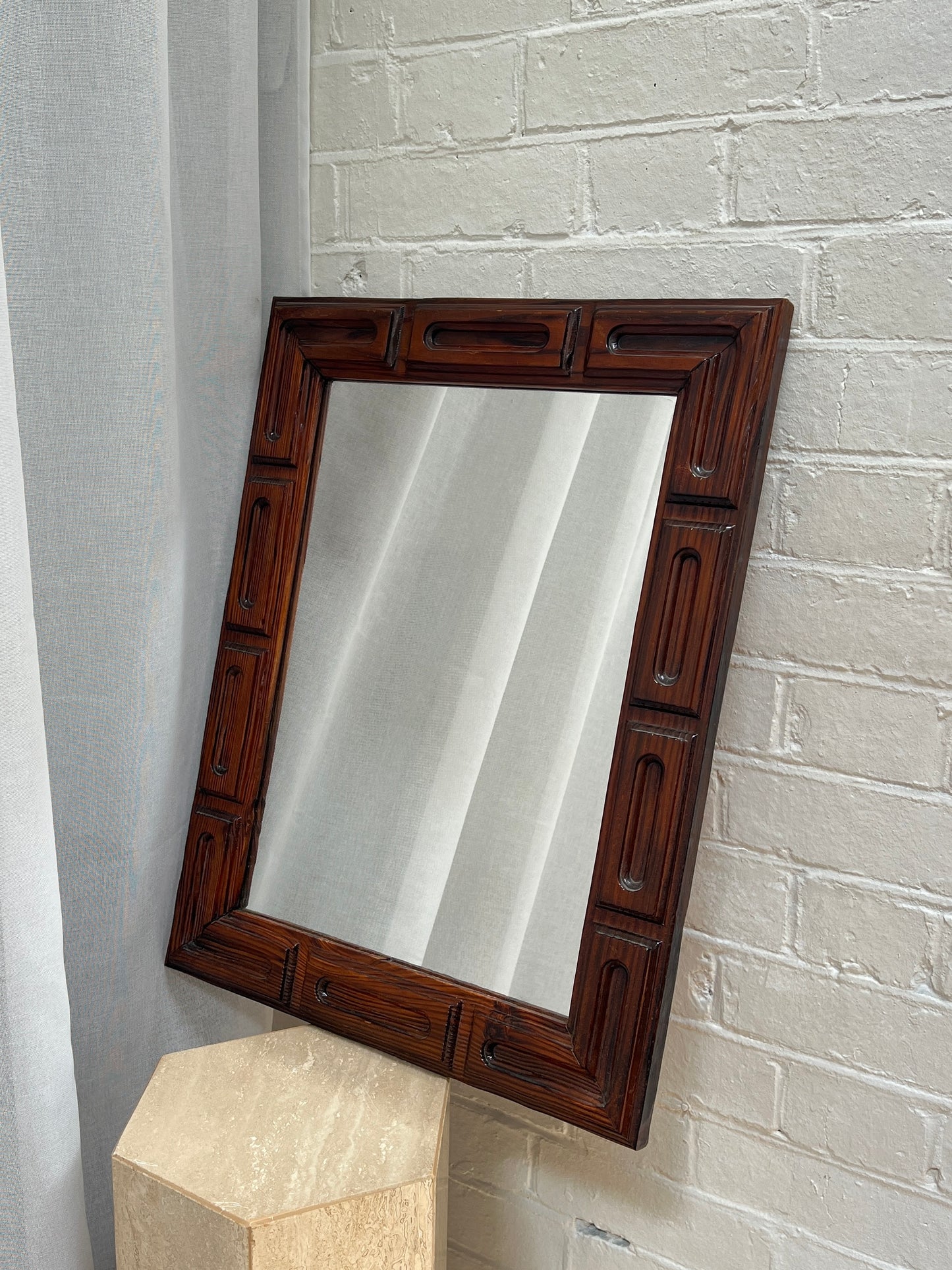 GLOSSY CARVED MIRROR
