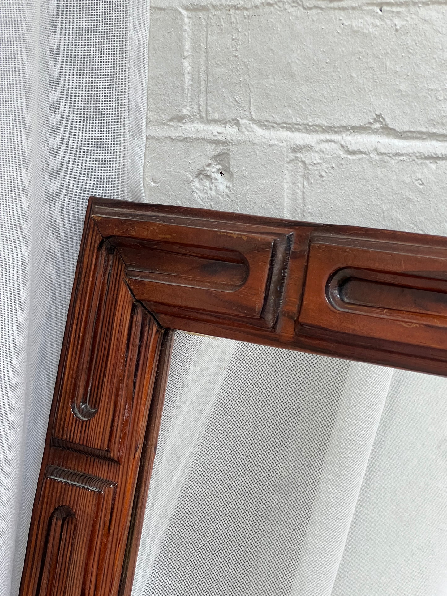 GLOSSY CARVED MIRROR