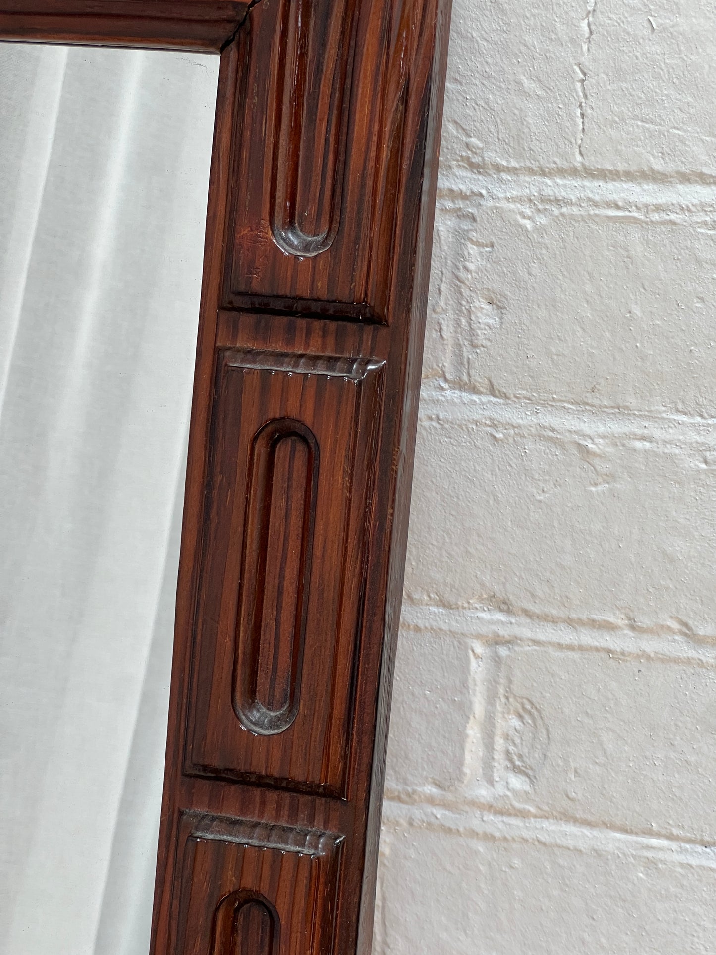 GLOSSY CARVED MIRROR