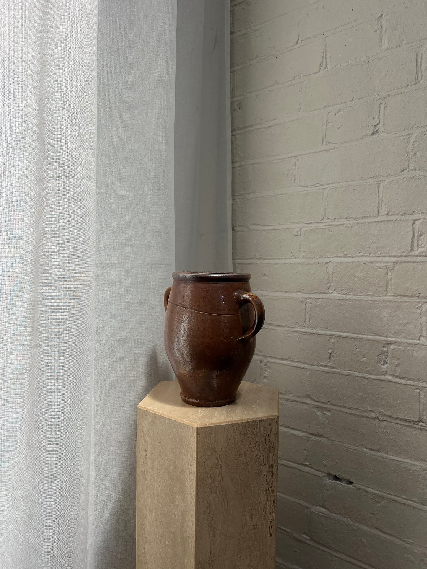 SMALL BROWN CERAMIC VASE