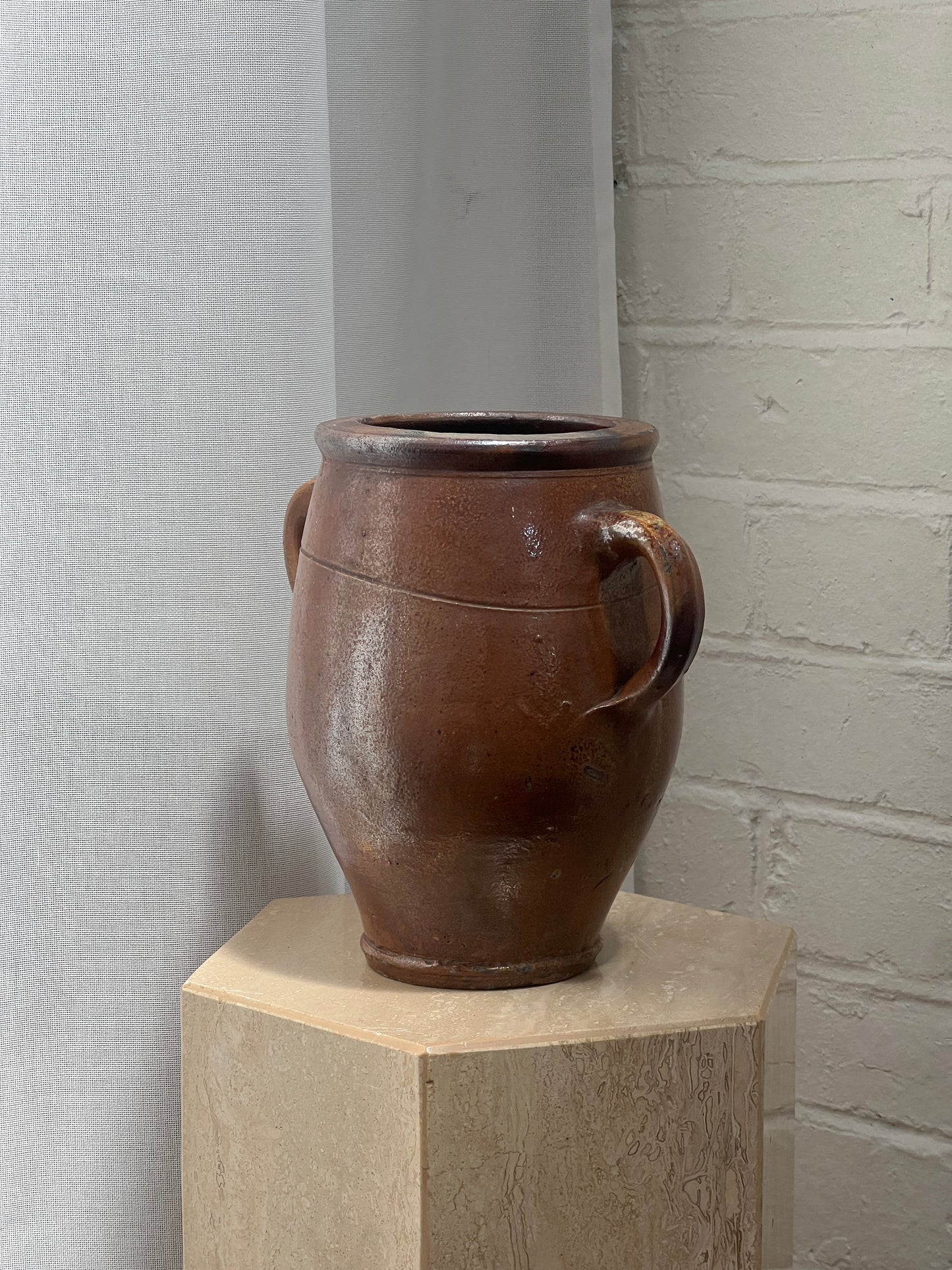 SMALL BROWN CERAMIC VASE
