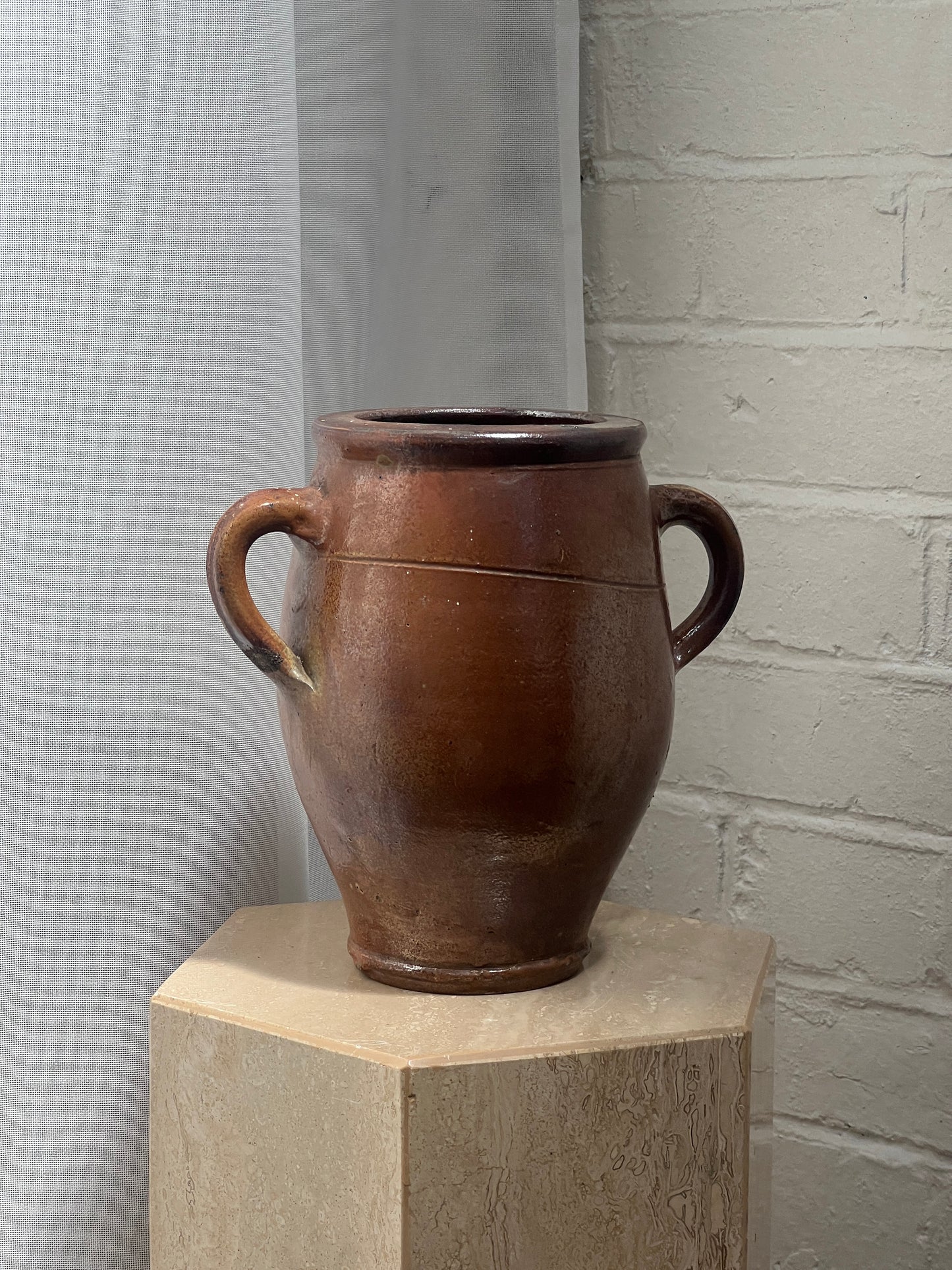 SMALL BROWN CERAMIC VASE