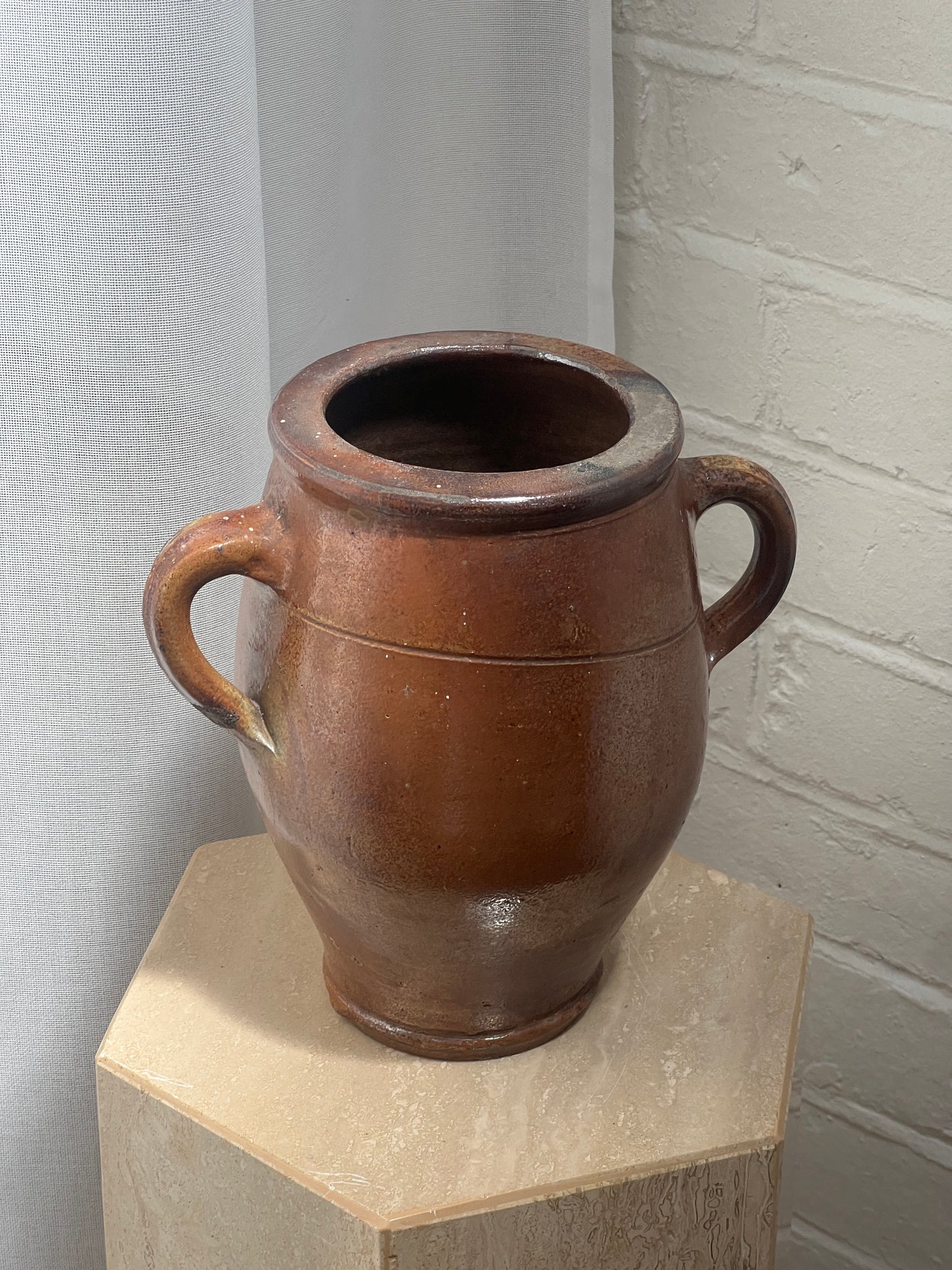 SMALL BROWN CERAMIC VASE