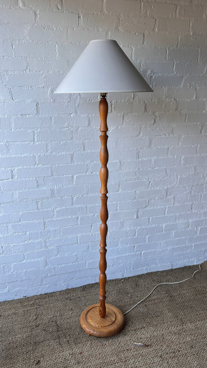 70S WOODEN TURNED FLOOR LAMP