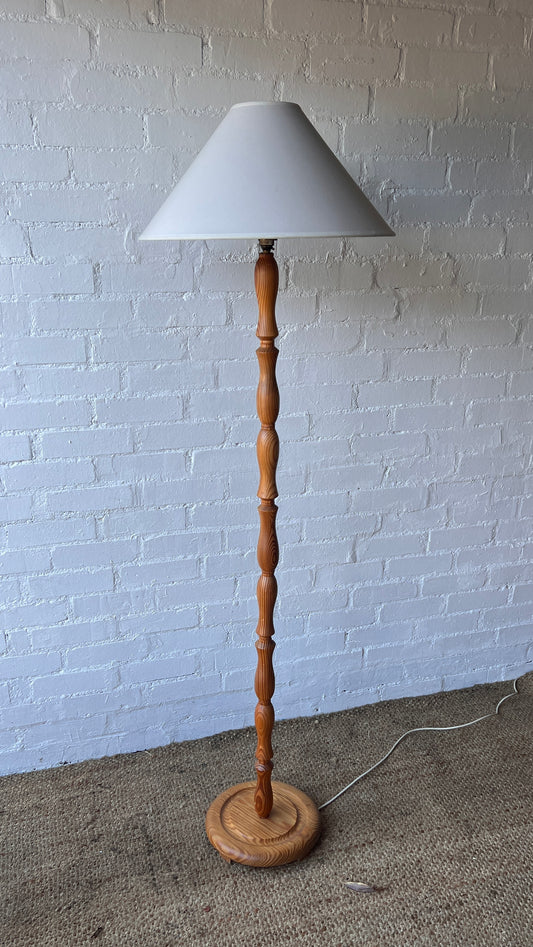 70S WOODEN TURNED FLOOR LAMP
