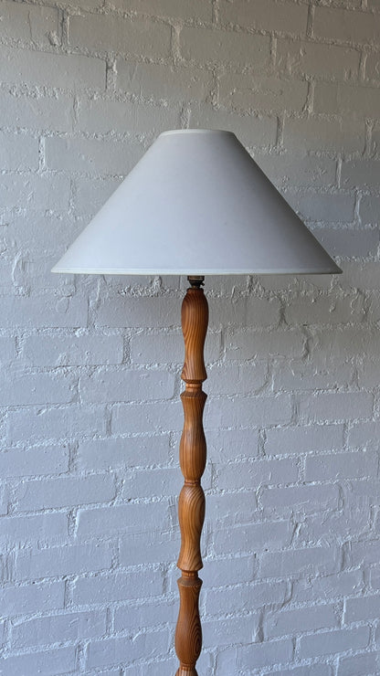 70S WOODEN TURNED FLOOR LAMP