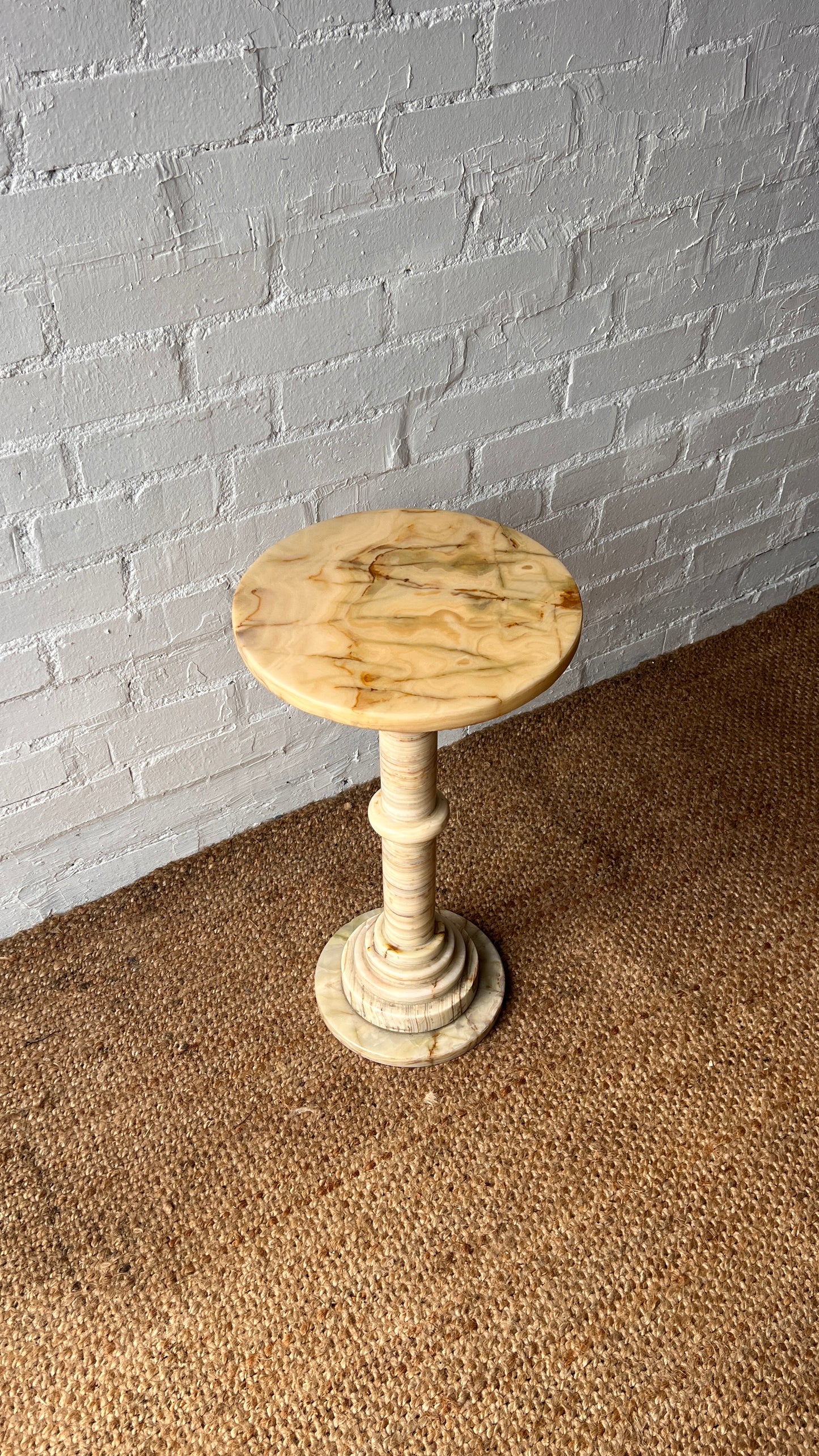 ONYX SIDE TABLE