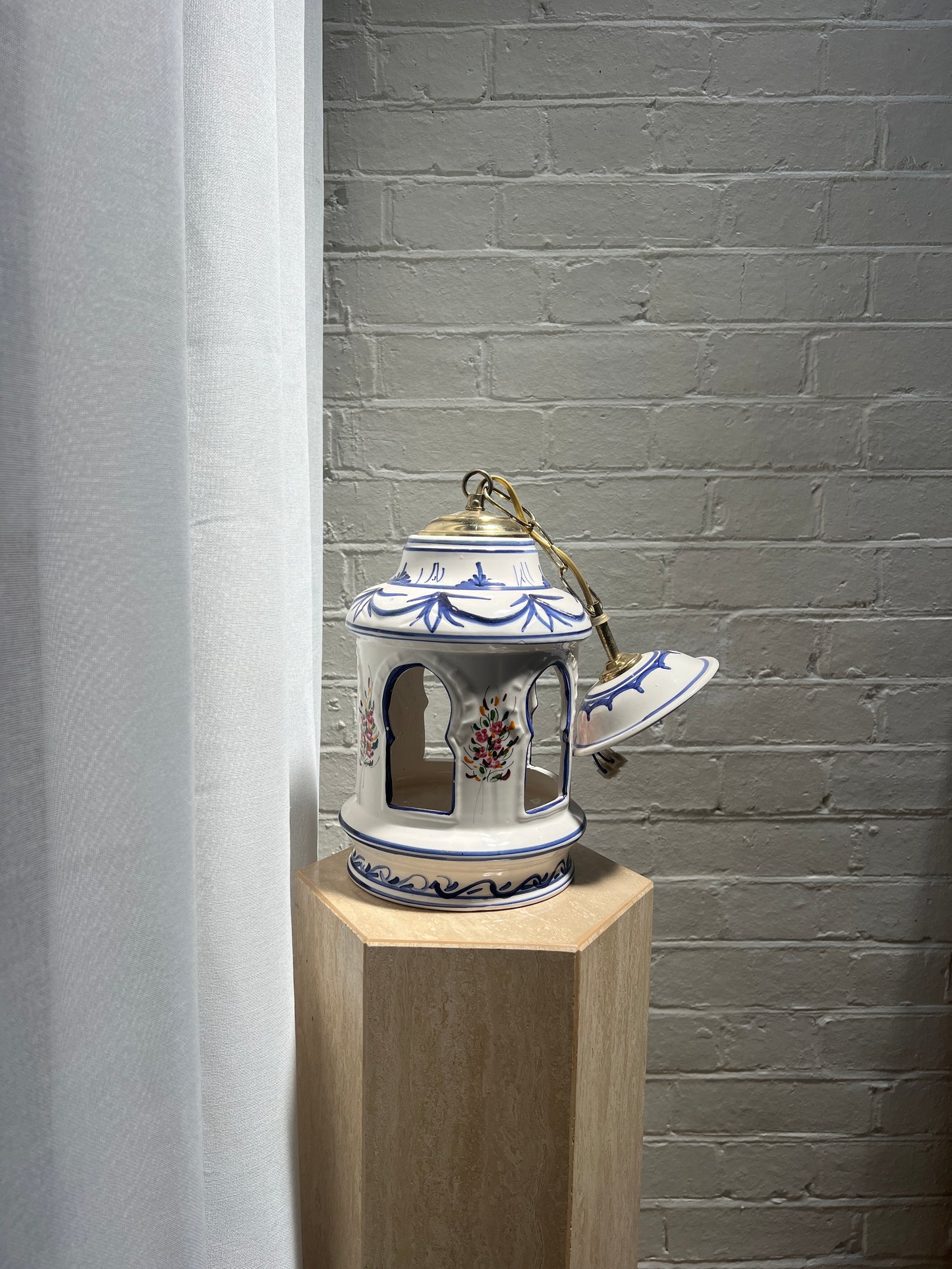 SMALL CERAMIC CEILING PENDANT