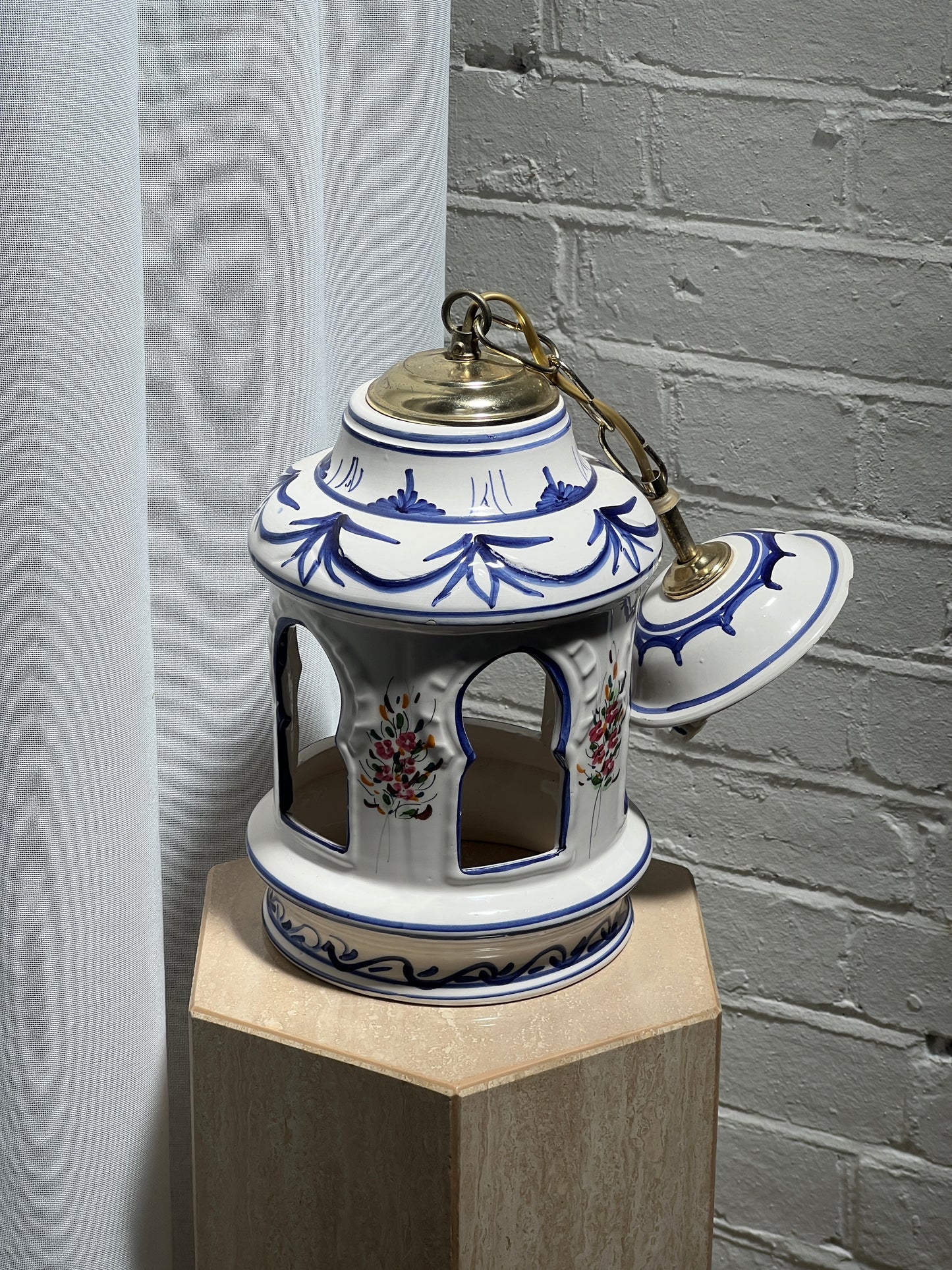 SMALL CERAMIC CEILING PENDANT
