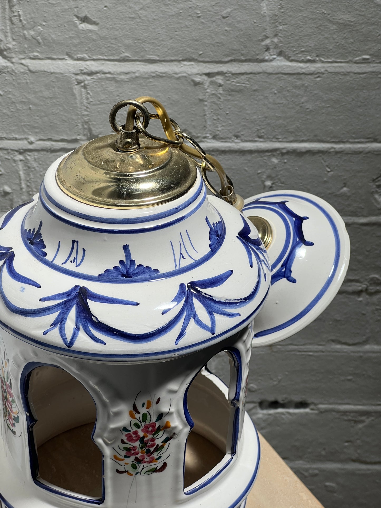 SMALL CERAMIC CEILING PENDANT