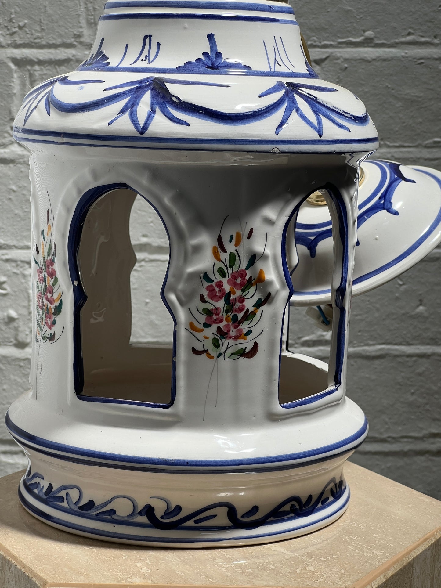 SMALL CERAMIC CEILING PENDANT