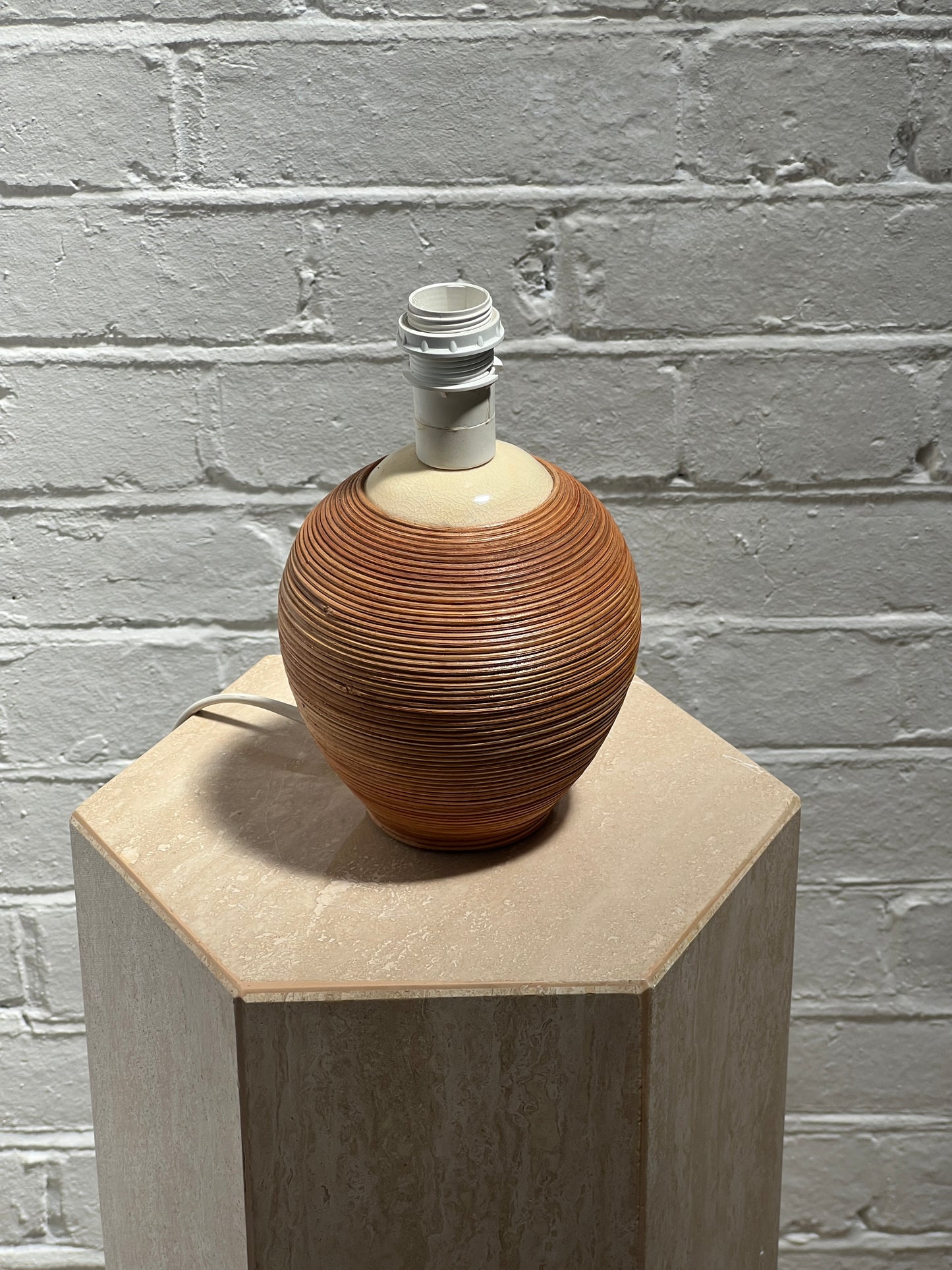 SMALL WICKER TABLE LAMP