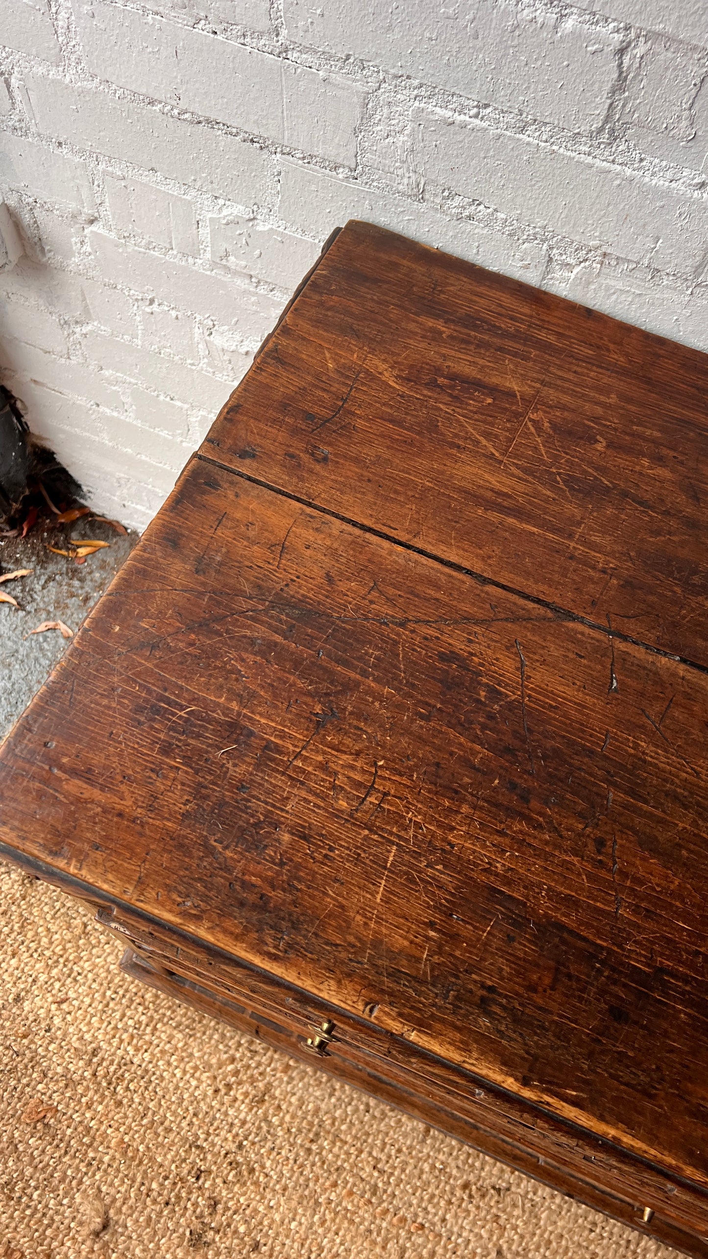 ANTIQUE CARVED CHEST OF DRAWERS