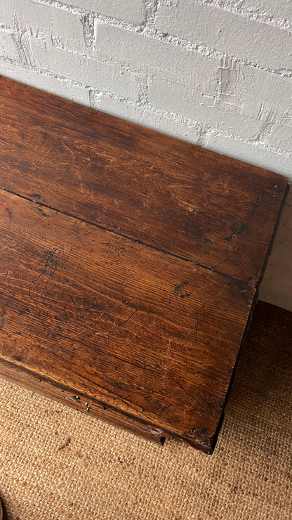 ANTIQUE CARVED CHEST OF DRAWERS