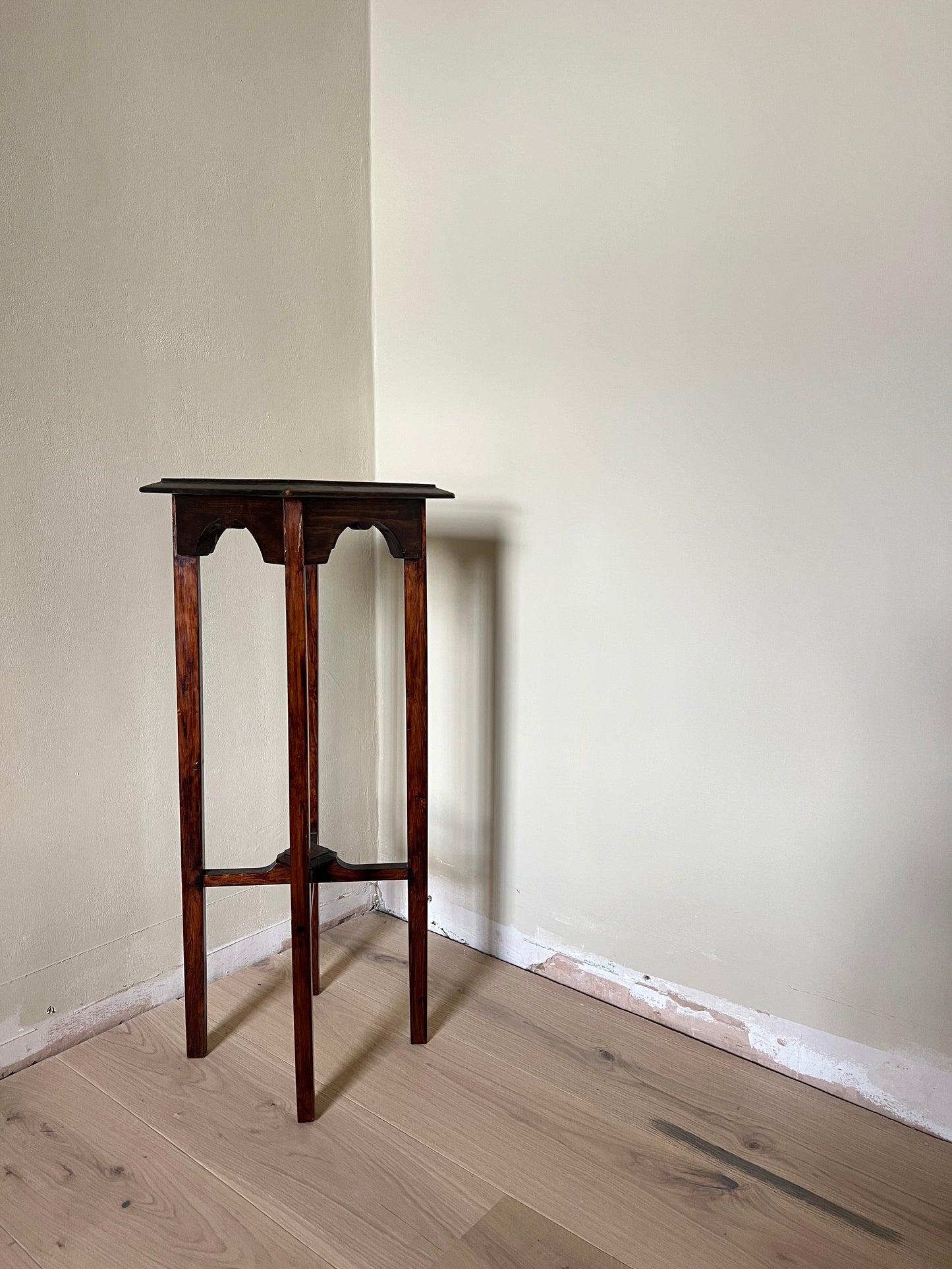 ARTS & CRAFTS STYLE SLIM PLANT STAND