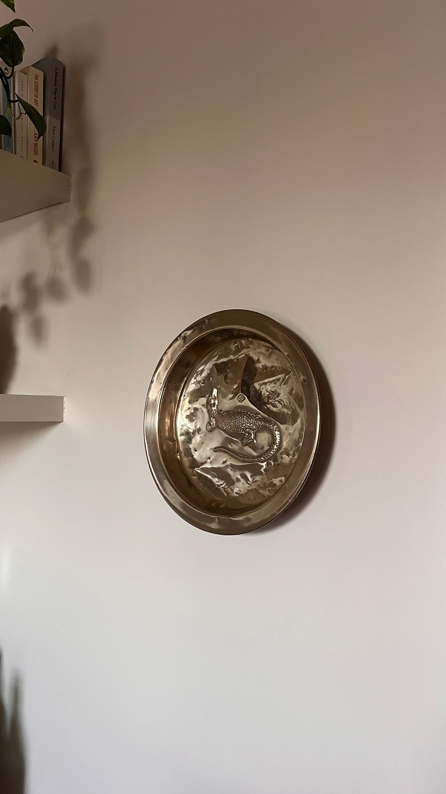 LIZARD BRASS WALL BOWL