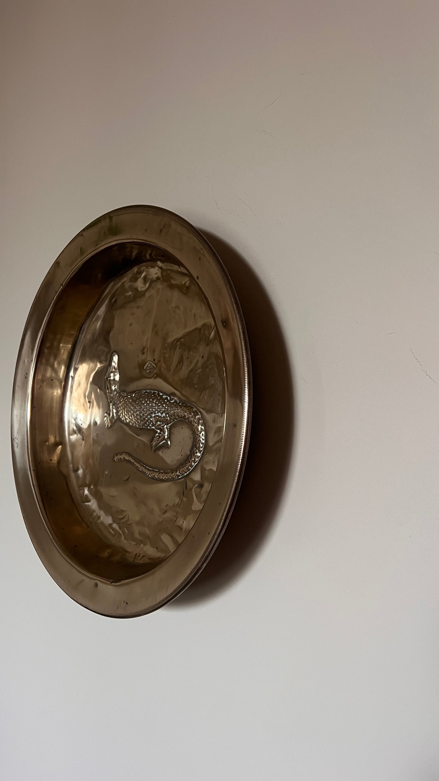 LIZARD BRASS WALL BOWL