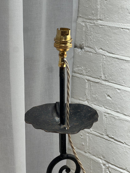 IRON SPRIAL TABLE LAMP