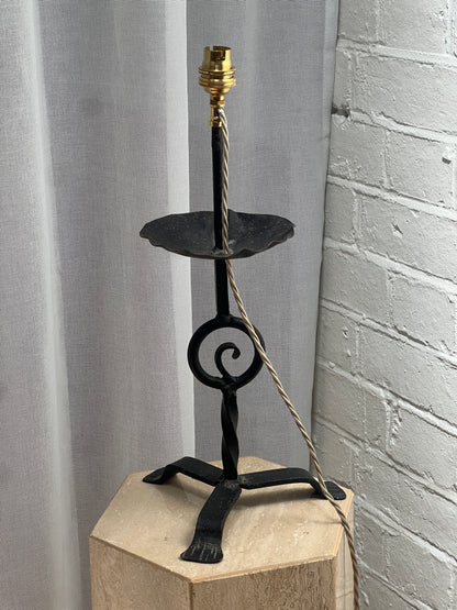 IRON SPRIAL TABLE LAMP