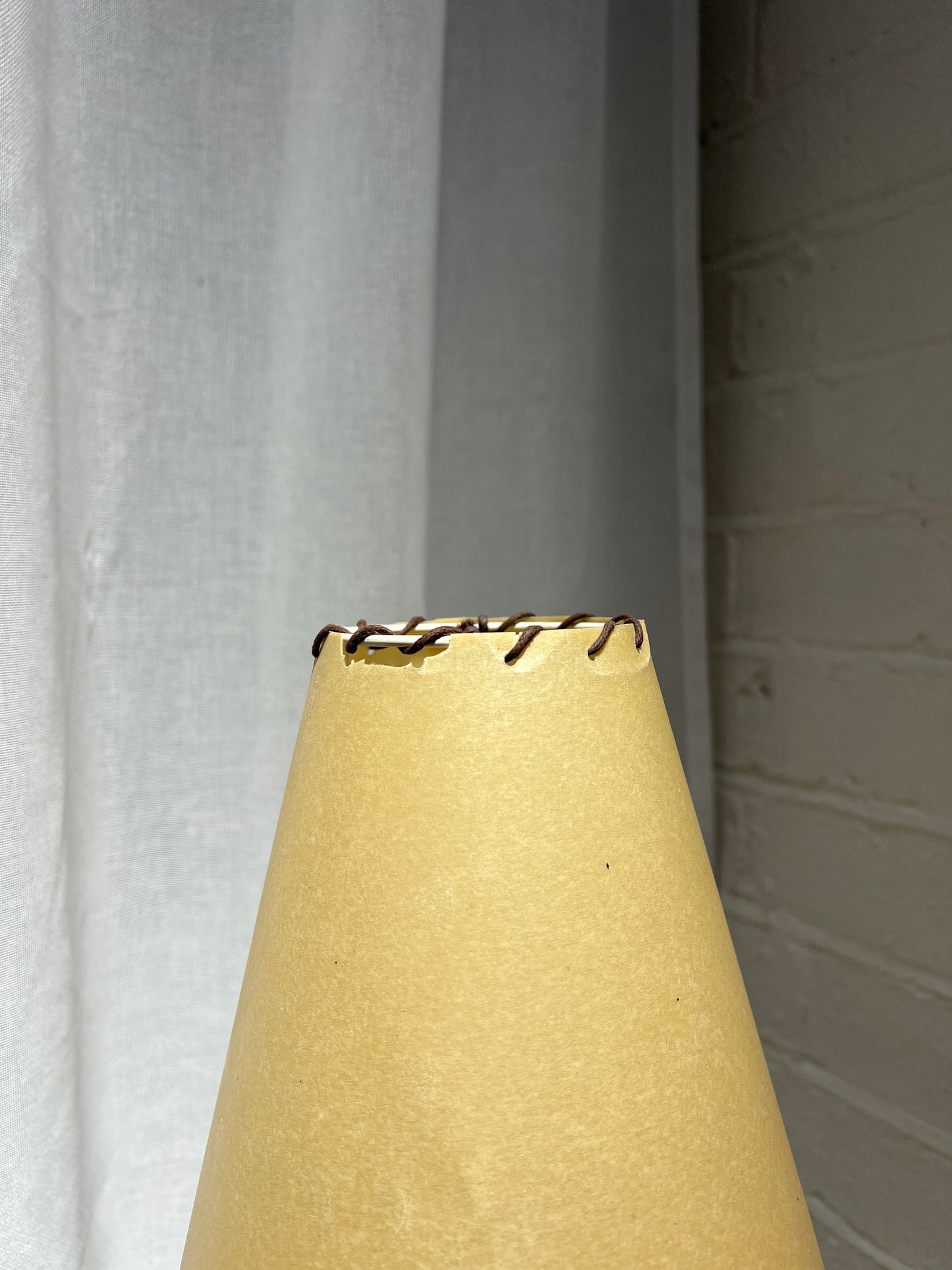 TALL TULIP TABLE LAMP