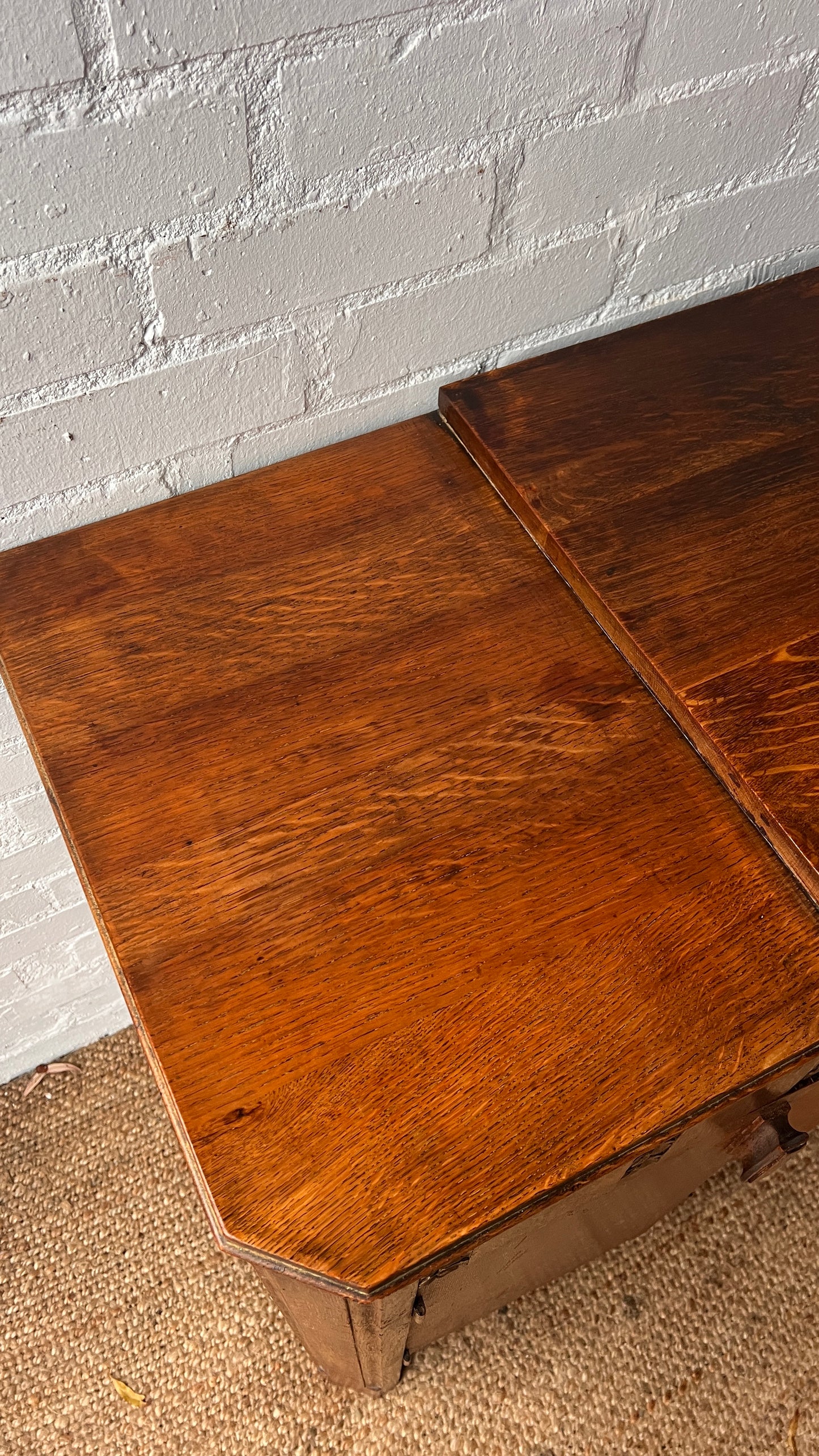 30S DECORATIVE SIDEBOARD