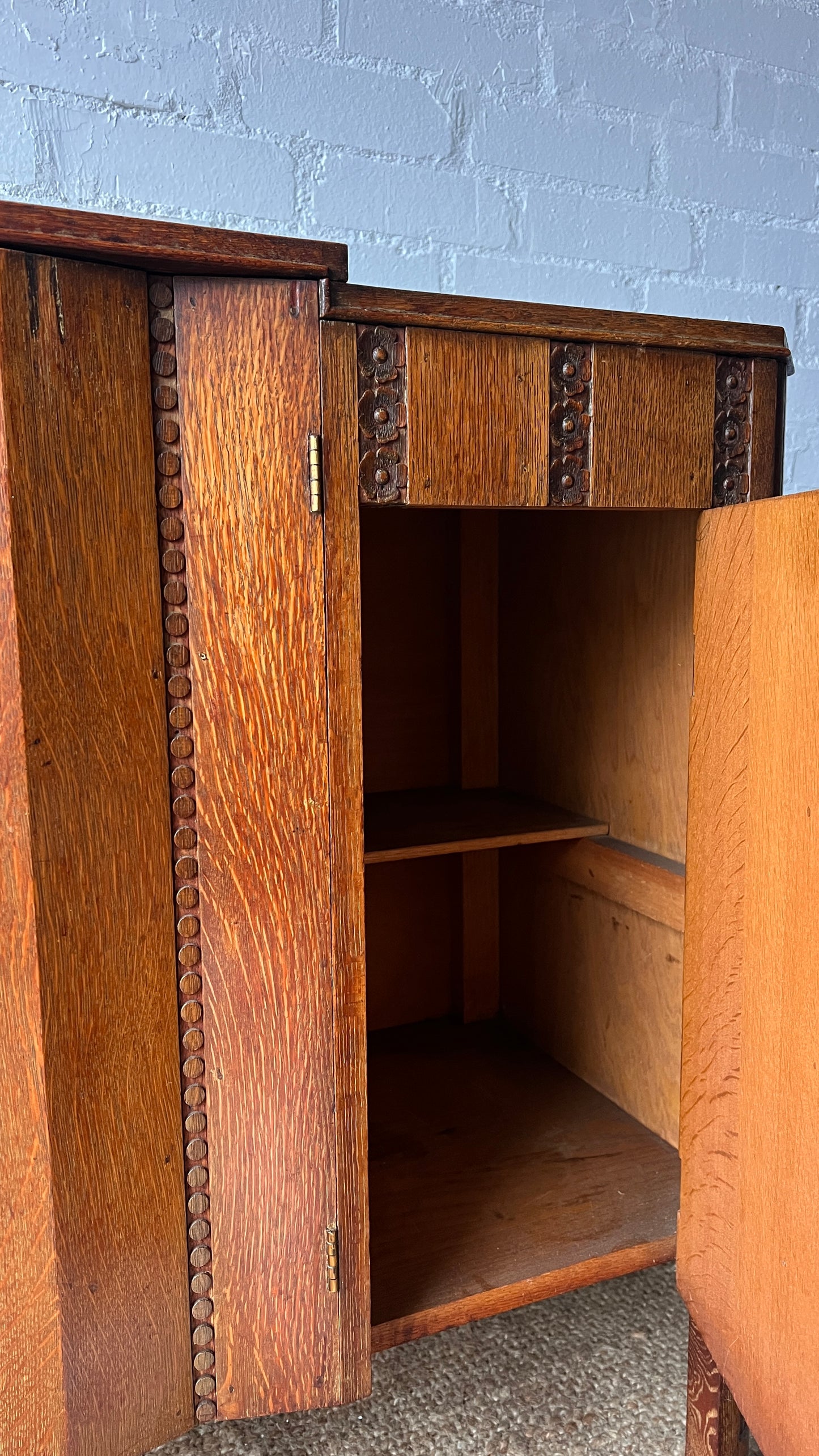 30S DECORATIVE SIDEBOARD