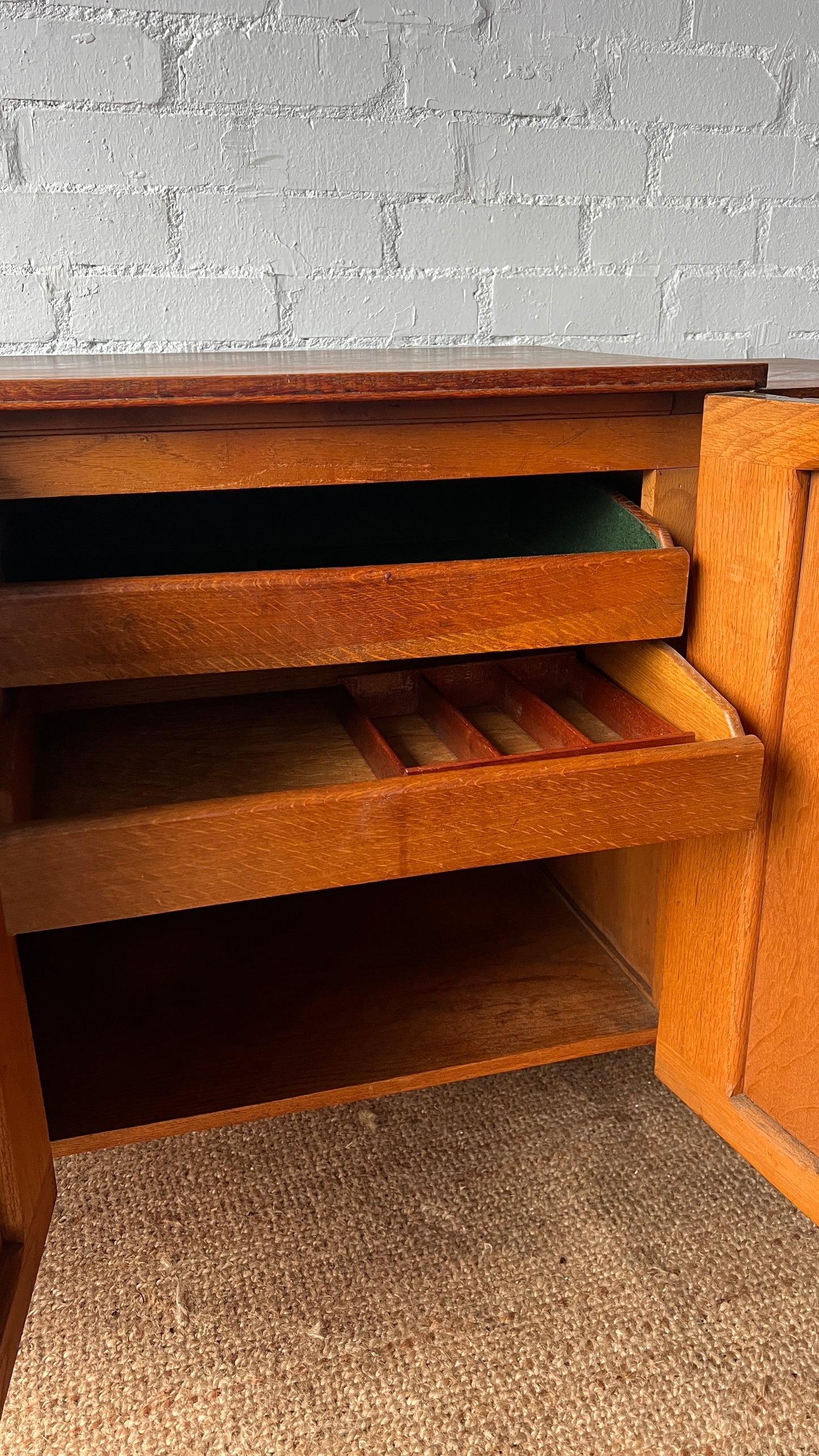 30S DECORATIVE SIDEBOARD