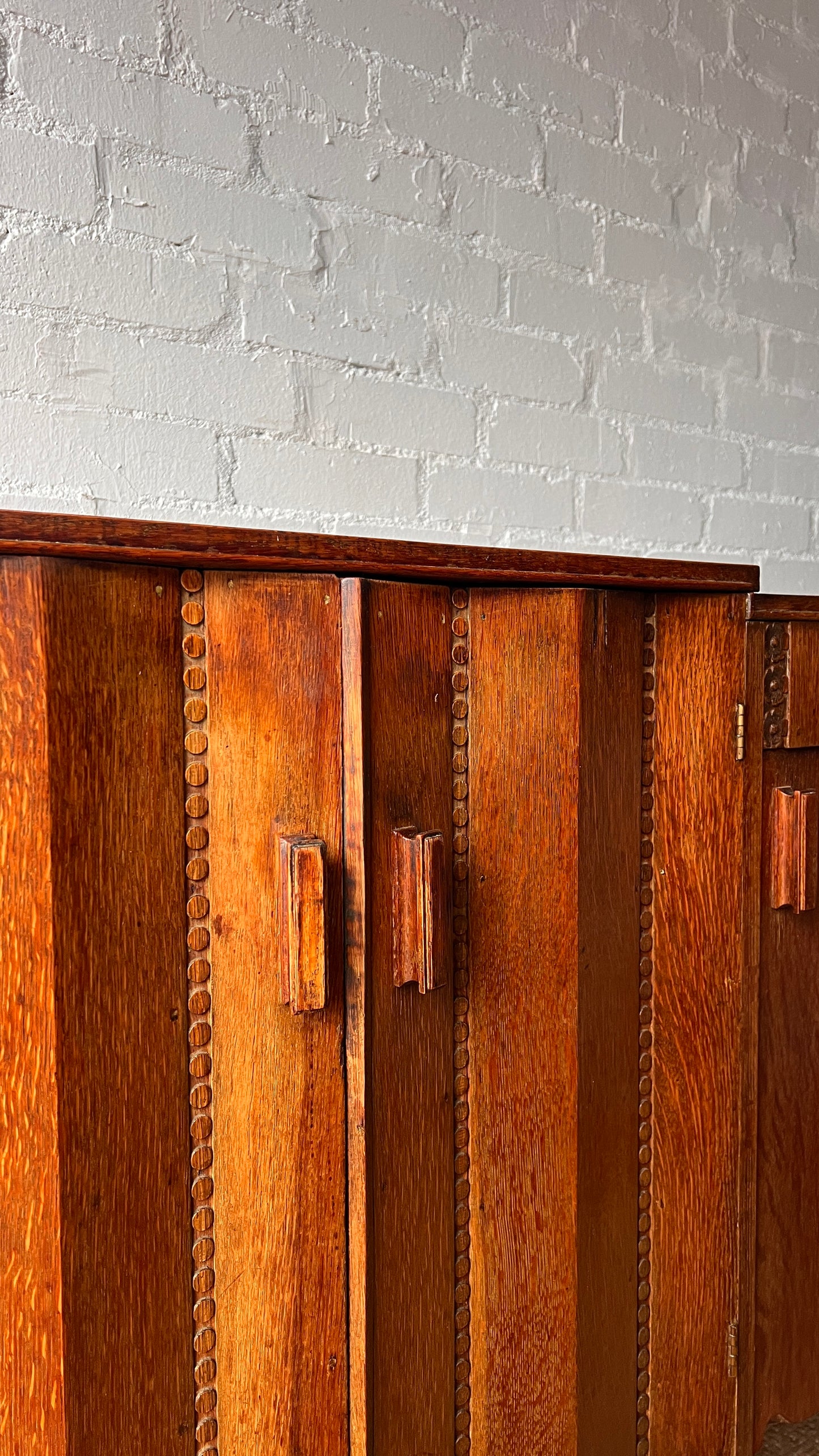 30S DECORATIVE SIDEBOARD