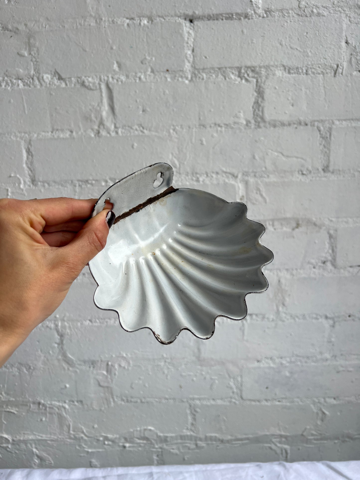 ENAMEL SHELL SOAP DISH