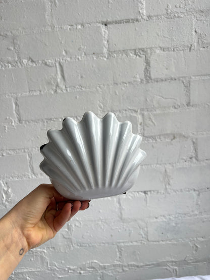 ENAMEL SHELL SOAP DISH
