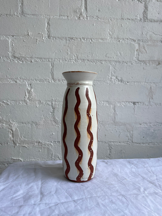 VINTAGE WIGGLE WHITE VASE