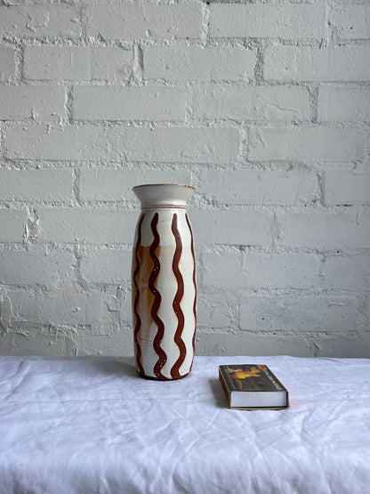 VINTAGE WIGGLE WHITE VASE