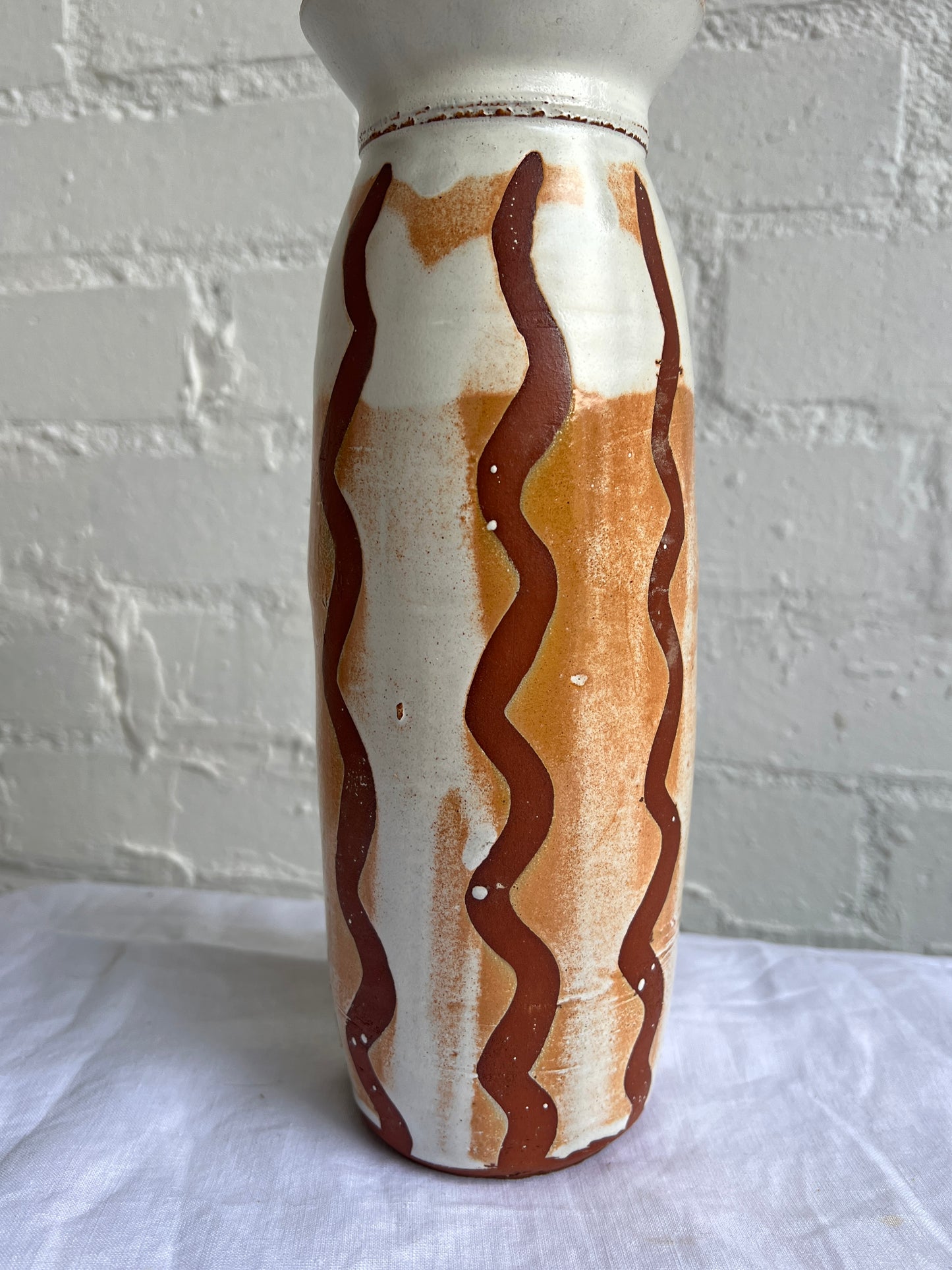VINTAGE WIGGLE WHITE VASE