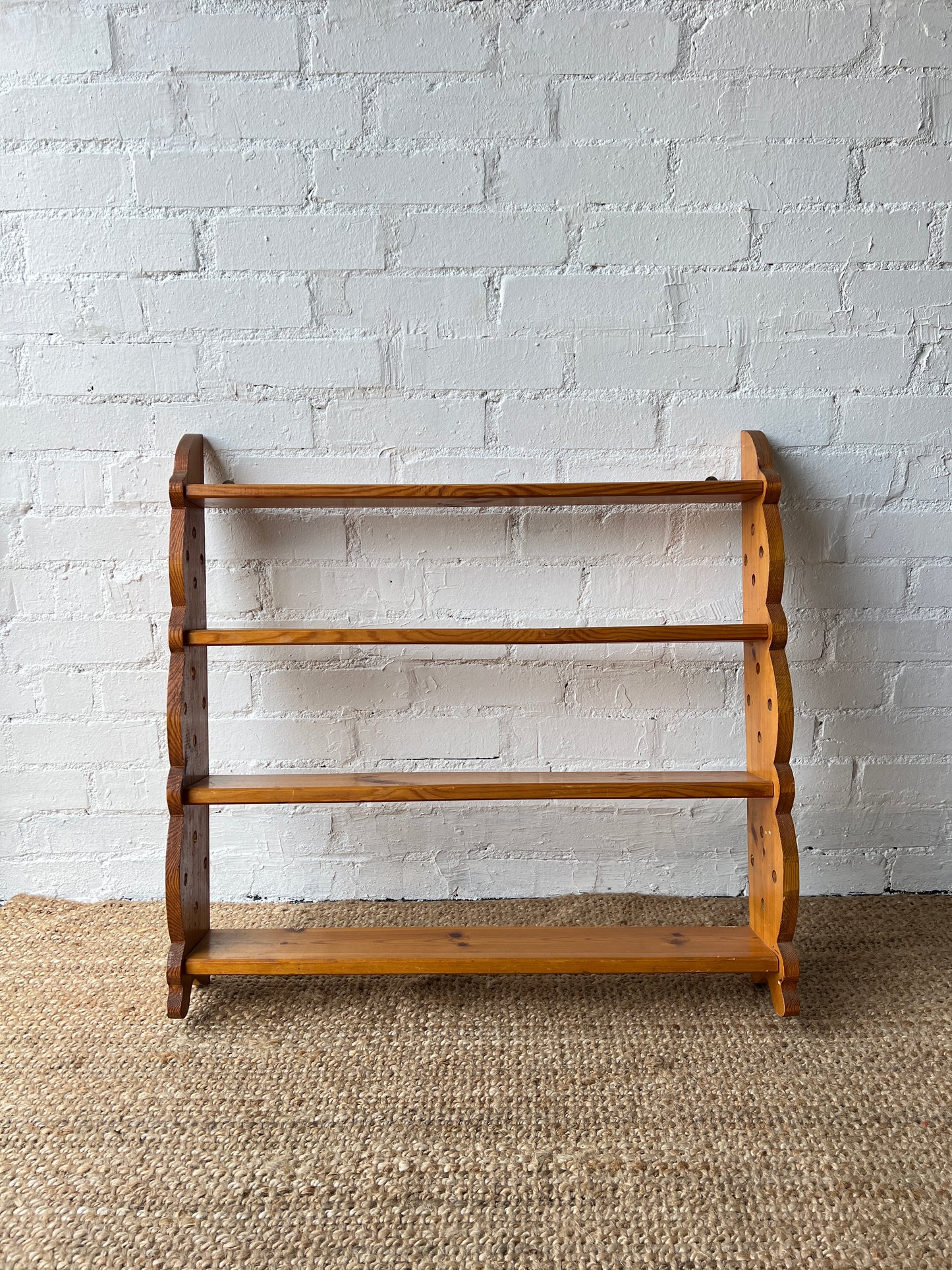 WAVY & DOT PINE SHELVES