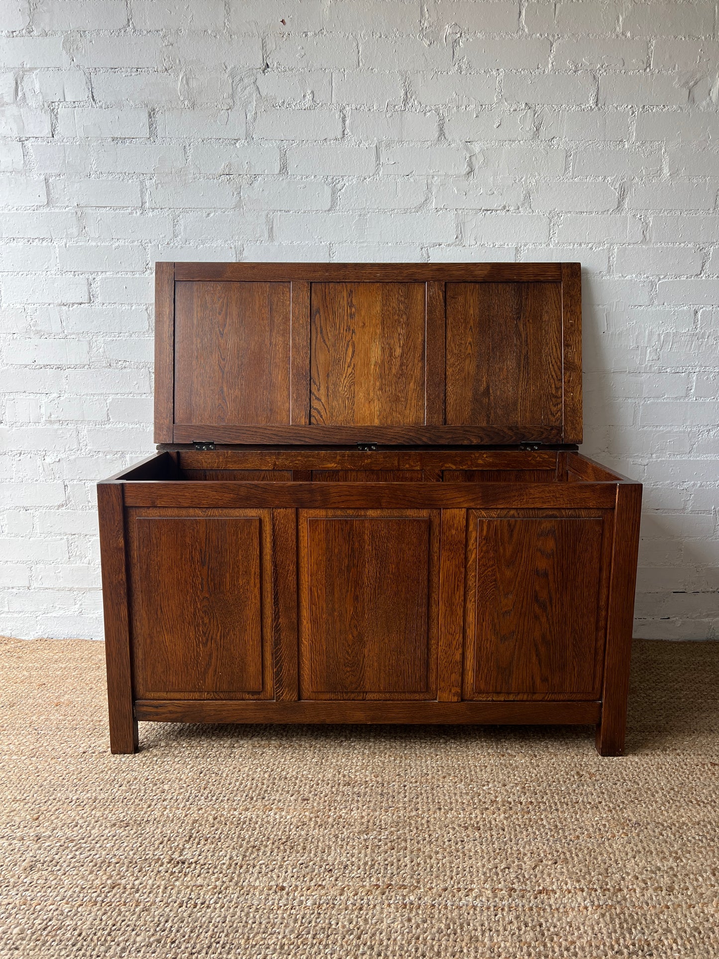 LARGE WOODEN TRUNK BOX