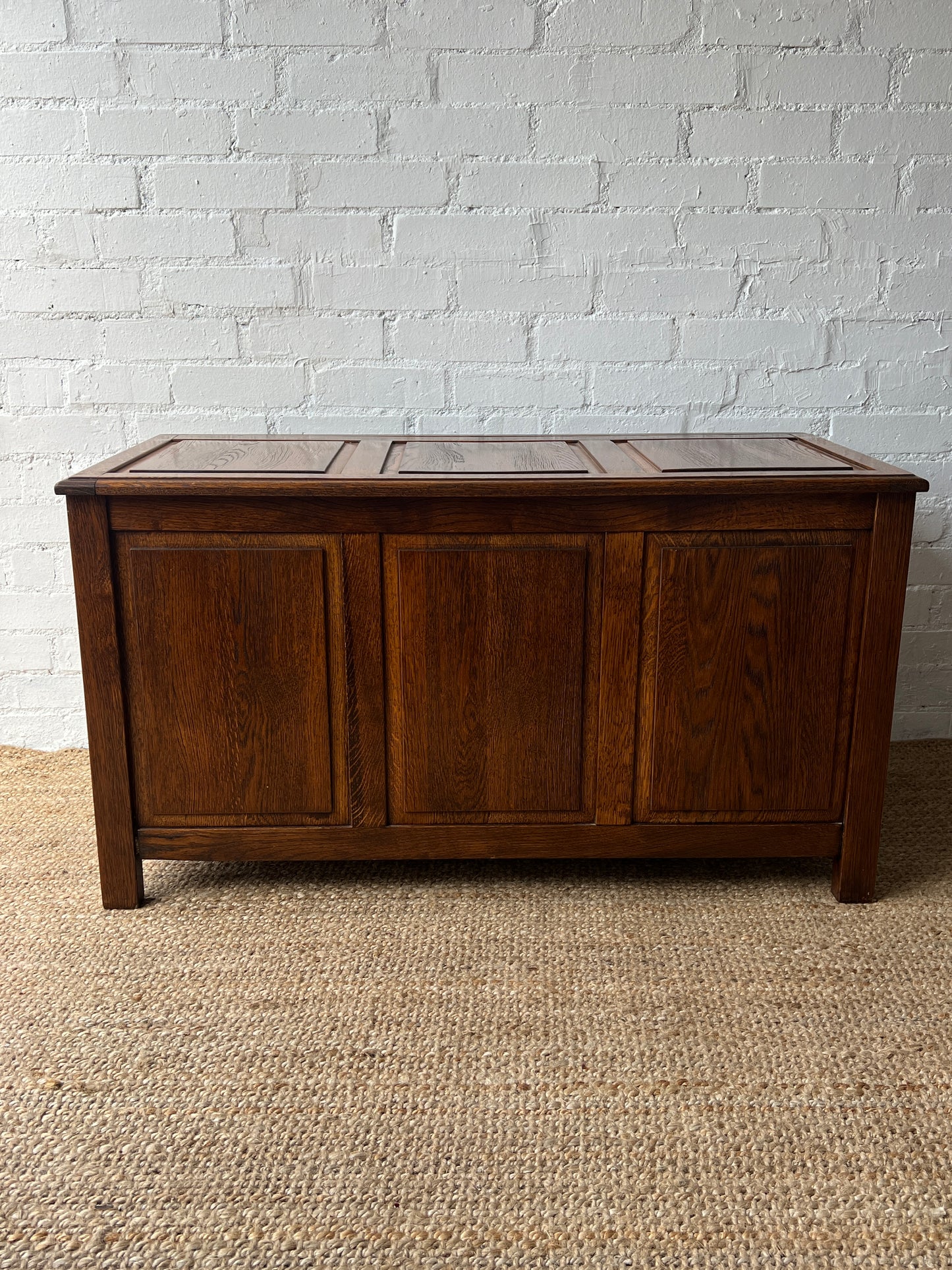 LARGE WOODEN TRUNK BOX