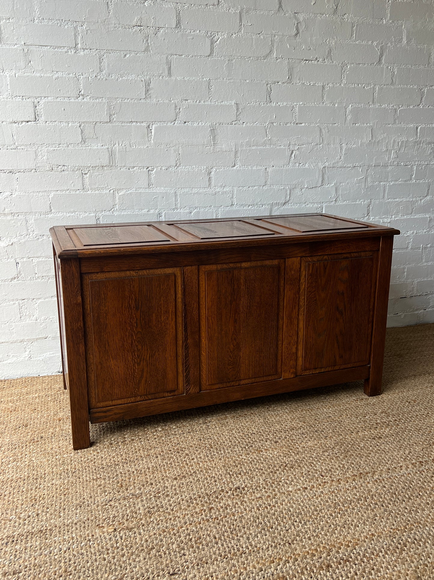 LARGE WOODEN TRUNK BOX