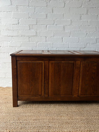 LARGE WOODEN TRUNK BOX