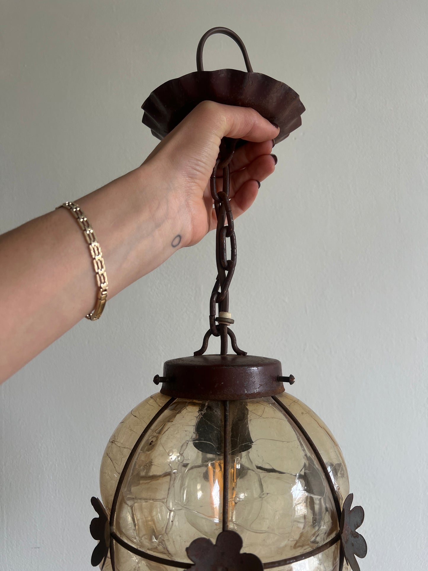 BURGUNDY FLOWER PENDANT