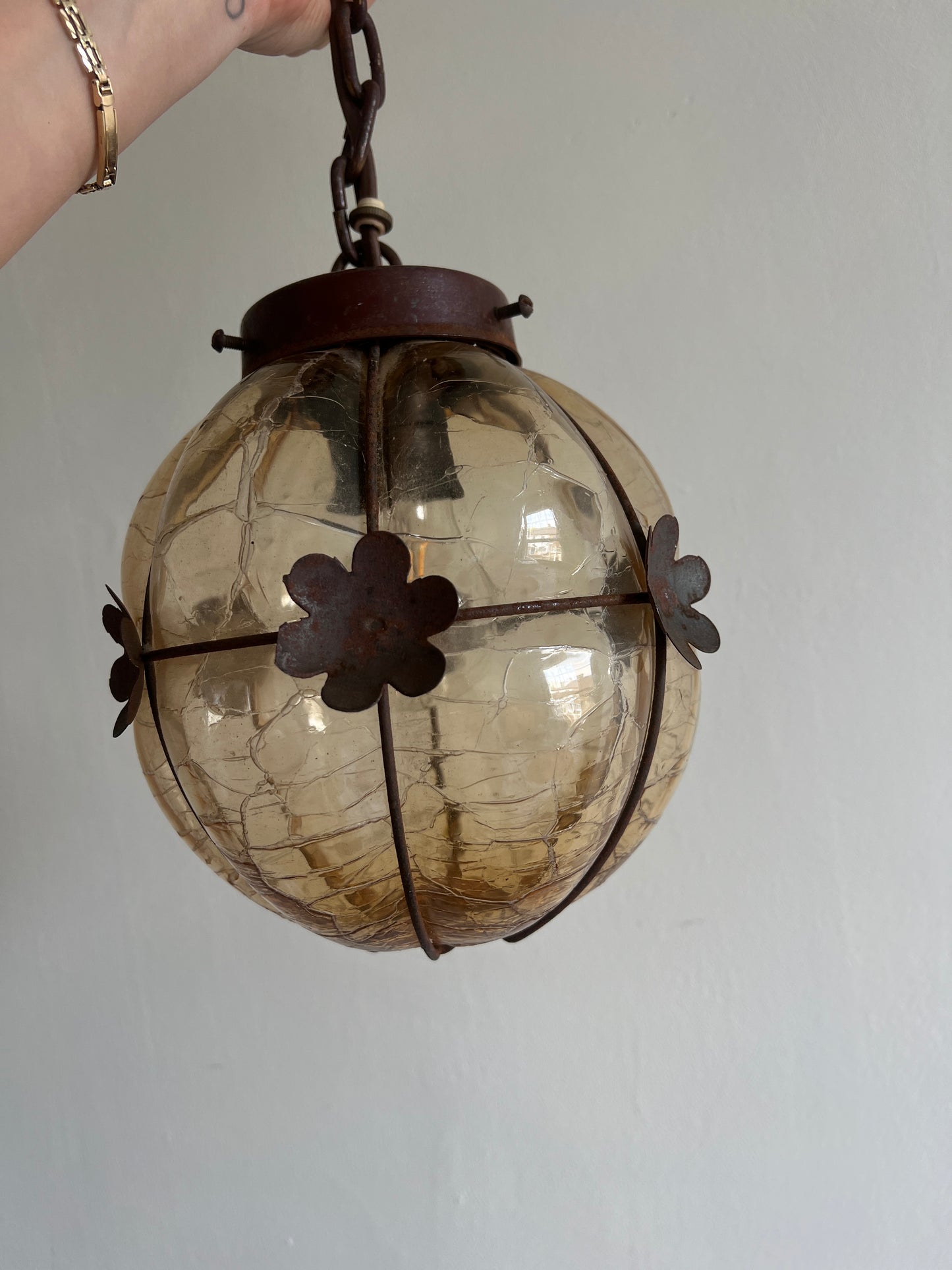 BURGUNDY FLOWER PENDANT