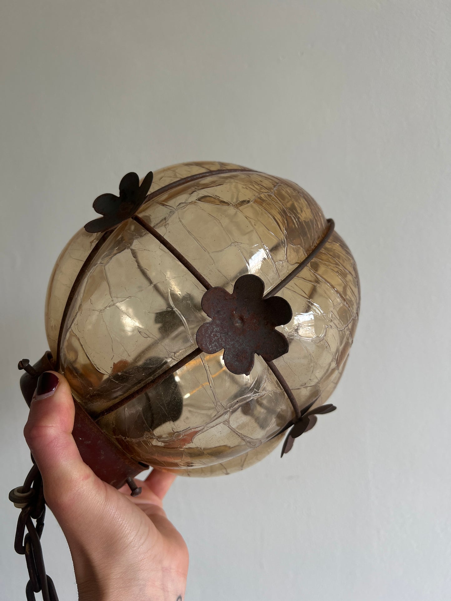 BURGUNDY FLOWER PENDANT